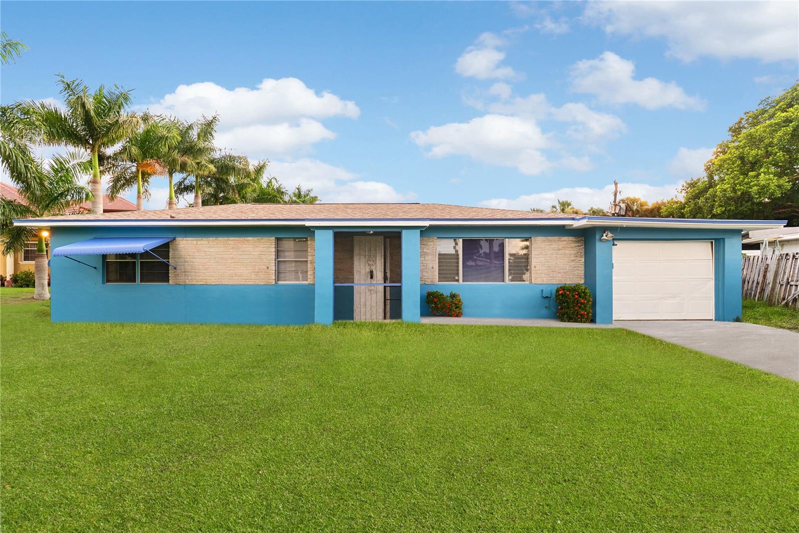 Photo of 2055 MARAVILLA CIRCLE FORT MYERS FL 33901
