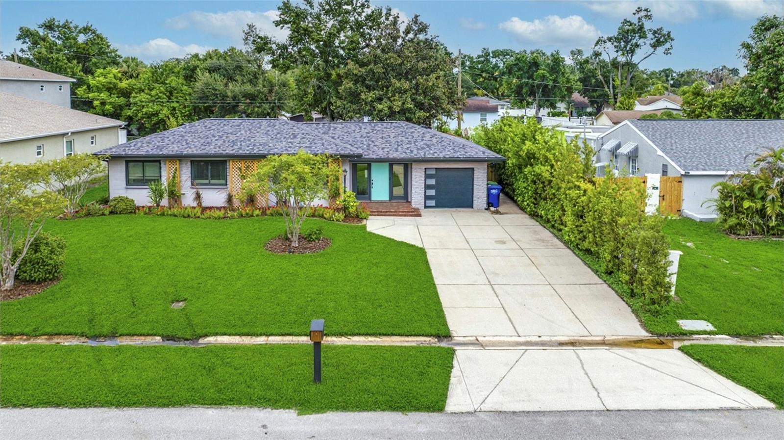 Photo of 2121 W FARWELL DRIVE TAMPA FL 33603