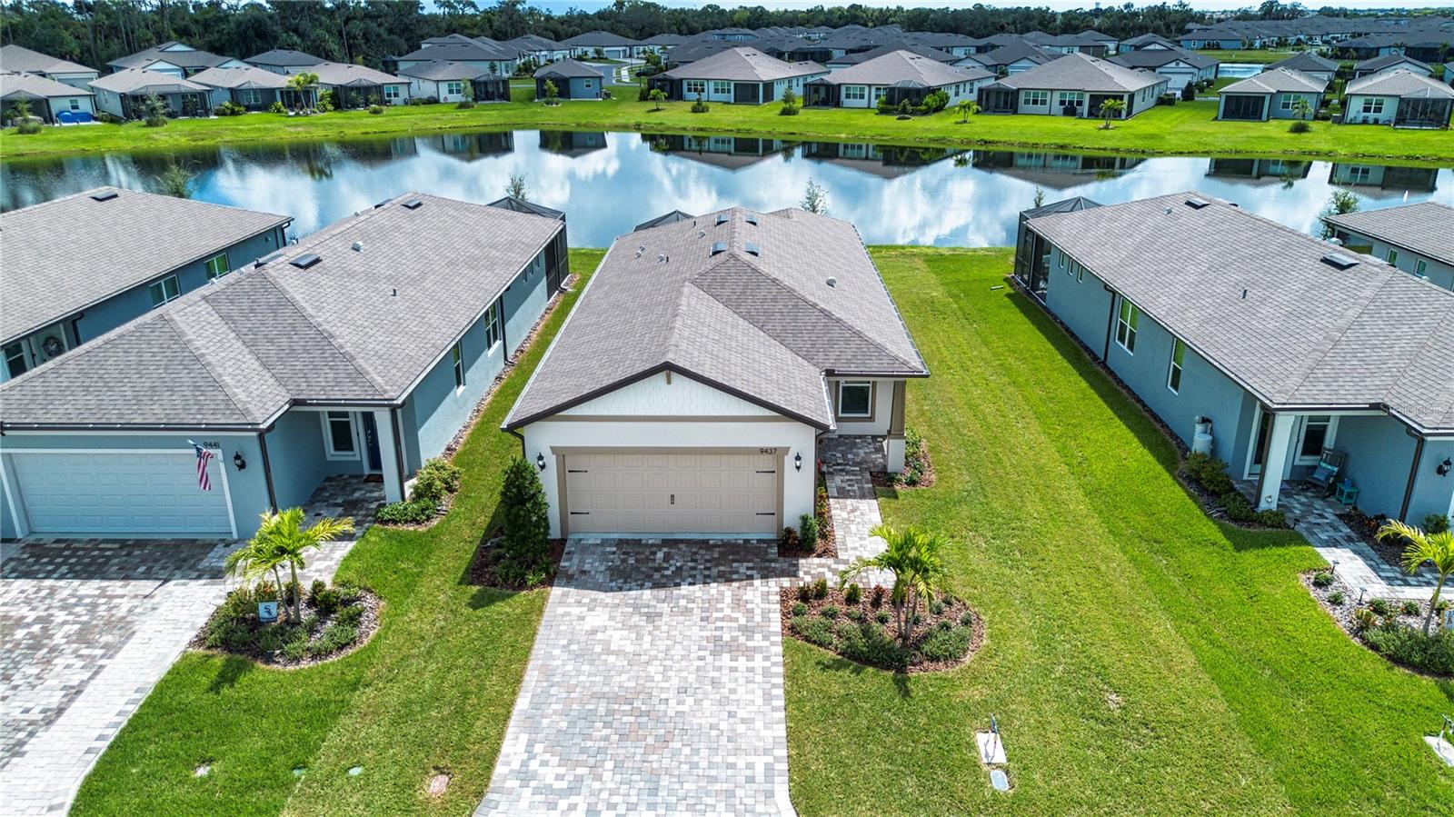 Photo of 9437 SHOREBIRD COURT PARRISH FL 34219