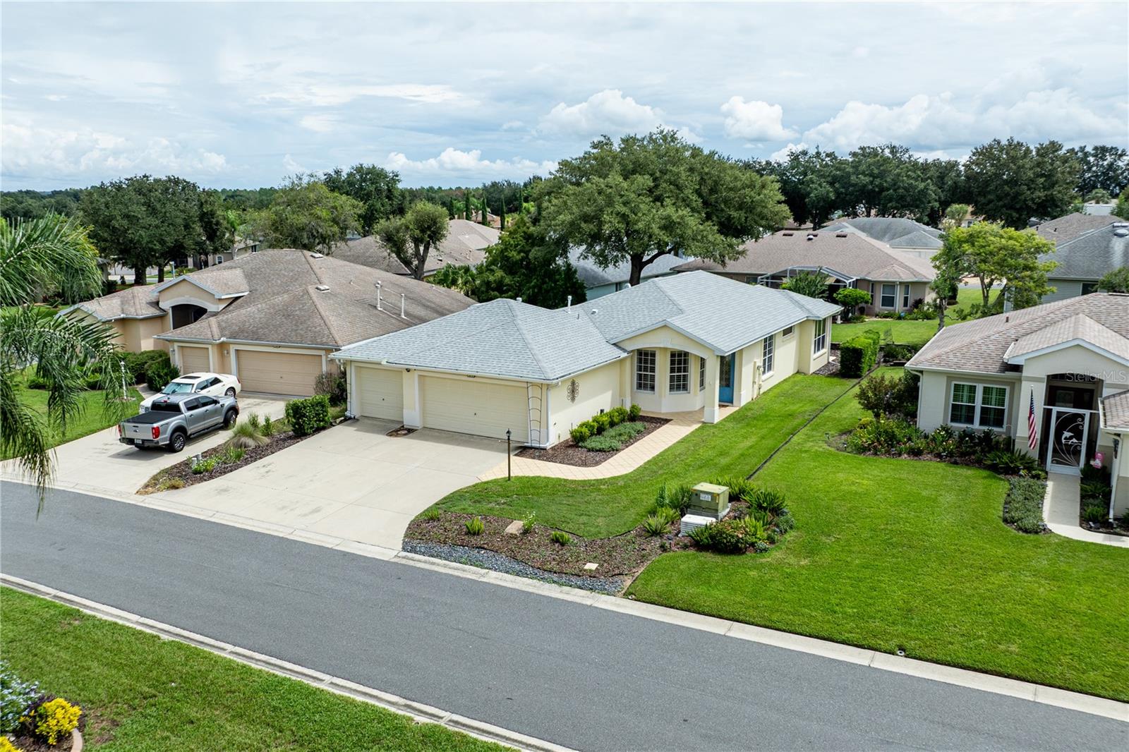 Photo of 5370 INDIAN OCEAN LOOP TAVARES FL 32778