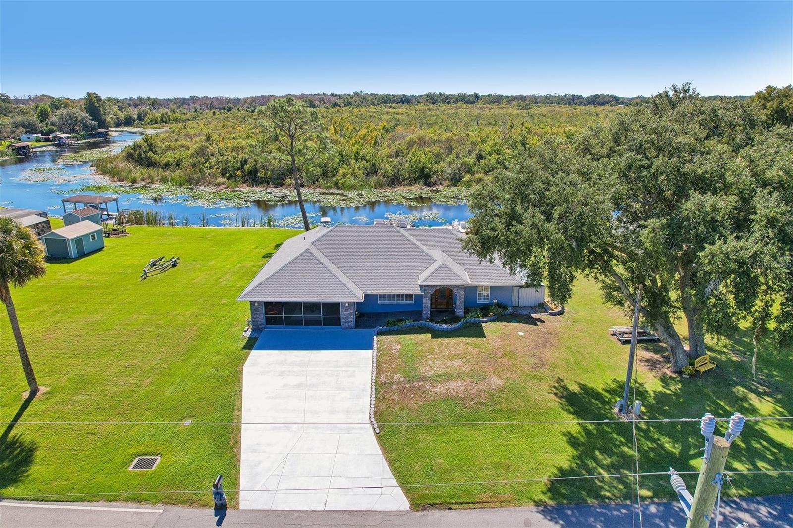 Photo of 28116 LOIS DRIVE TAVARES FL 32778
