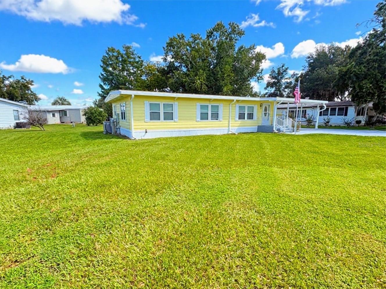 Photo of 21 N BOBWHITE ROAD WILDWOOD FL 34785