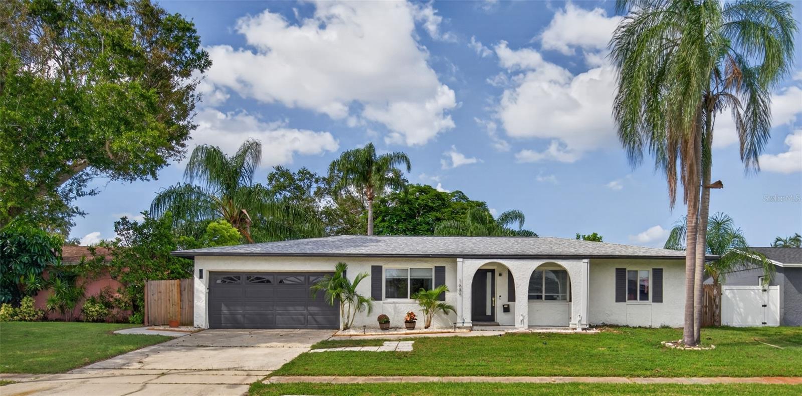 Photo of 1689 PENNSYLVANIA AVENUE ST PETERSBURG FL 33703