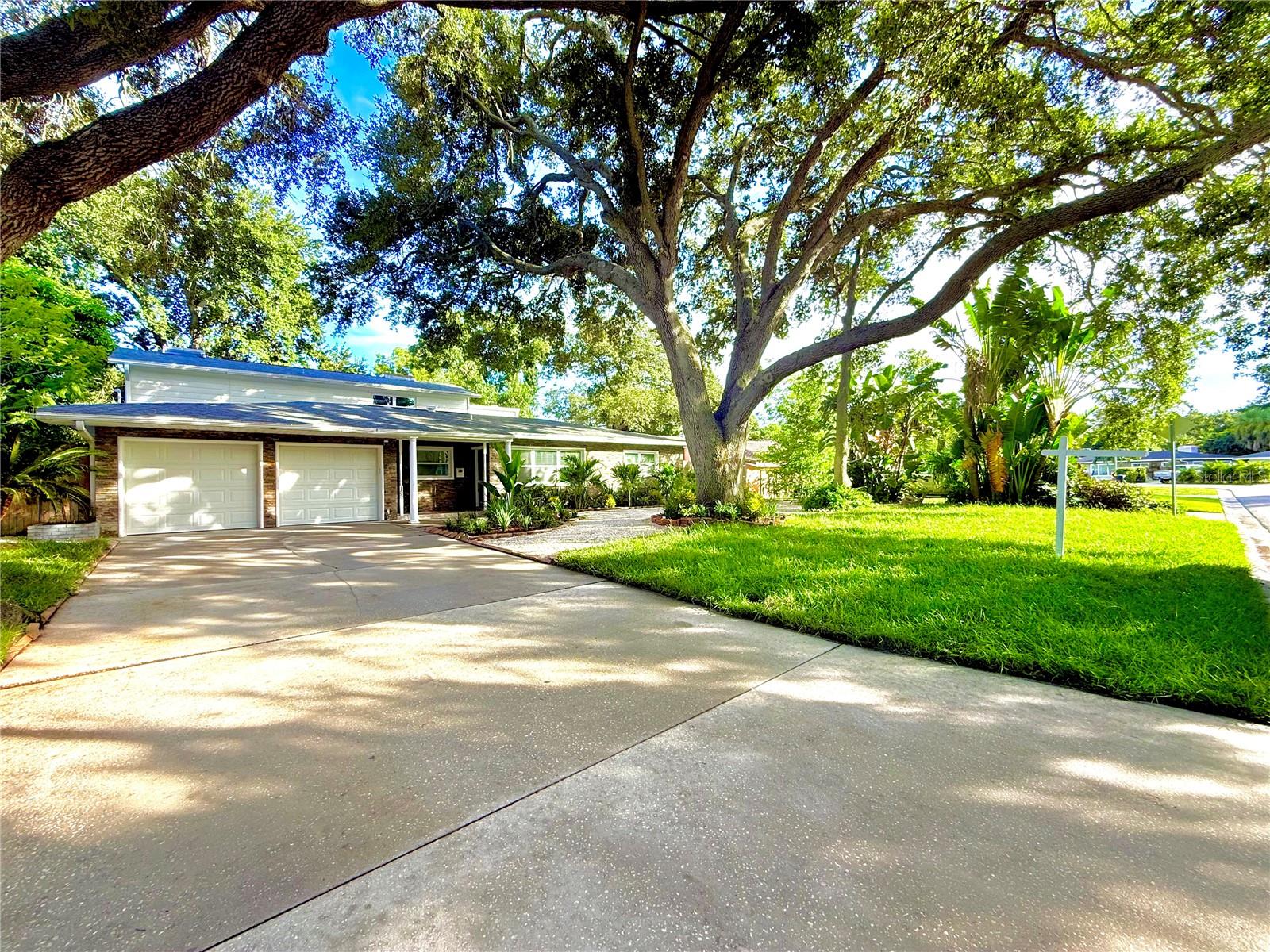 Photo of 1557 ROBINSON DRIVE ST PETERSBURG FL 33710