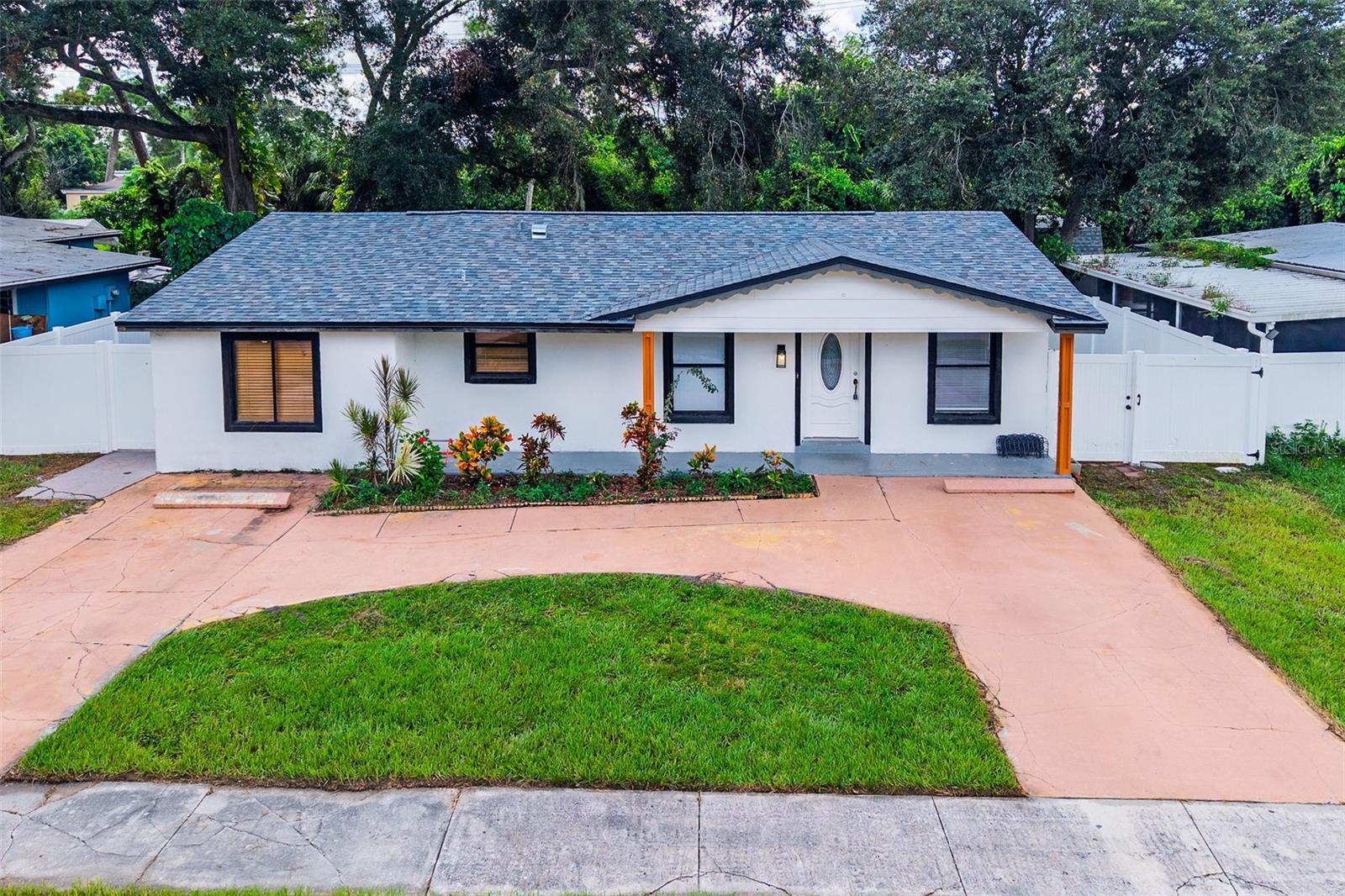 Photo of 6524 LA MESA CIRCLE TAMPA FL 33634
