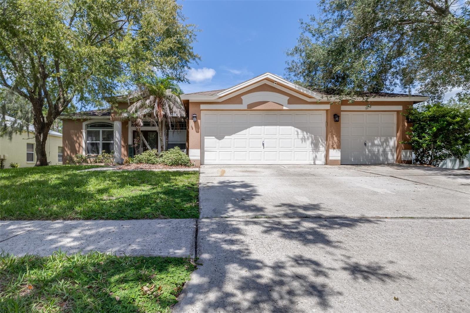Photo of 17012 FALCONRIDGE ROAD LITHIA FL 33547