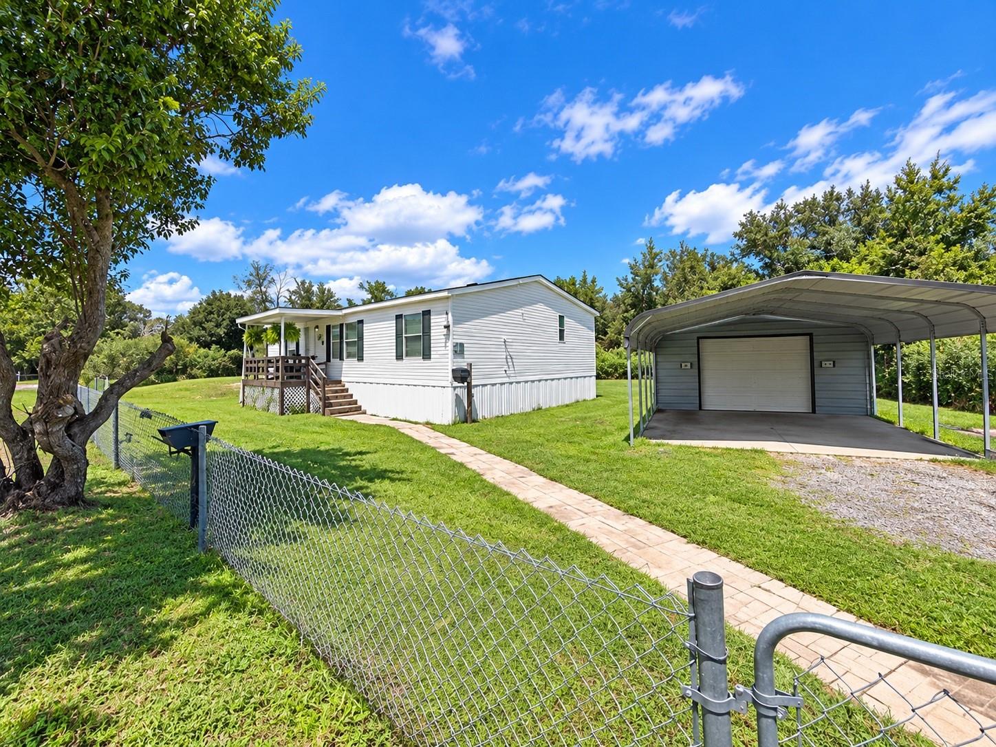 Photo of 9027 HAMMOCK LOOP POLK CITY FL 33868