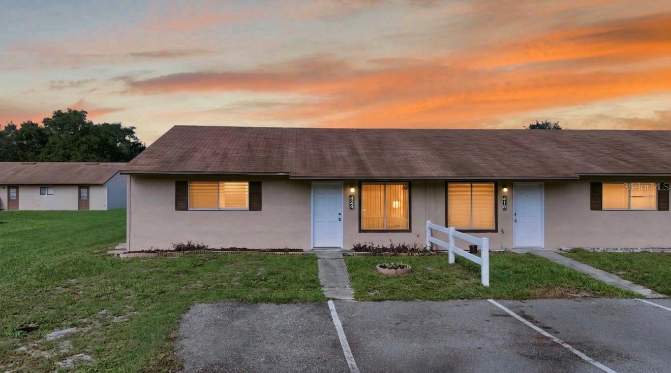 Photo of 424 E ROSEWOOD LANE #424 TAVARES FL 32778