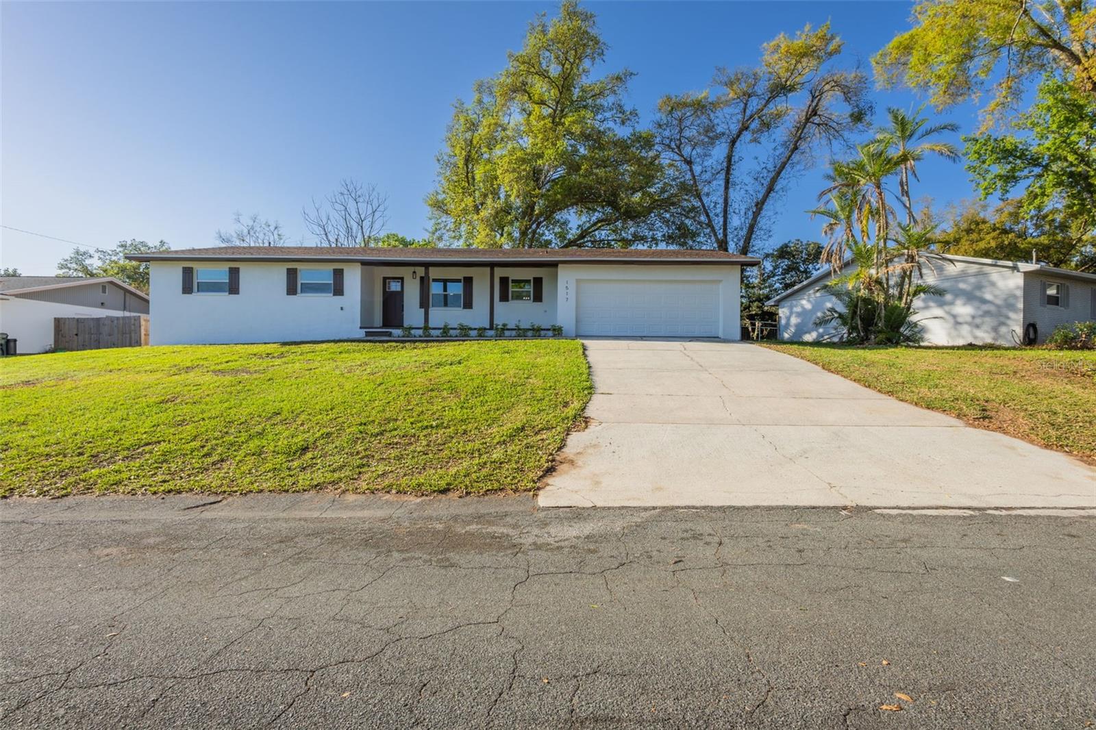 Photo of 1517 HALLAM COURT LAKELAND FL 33813