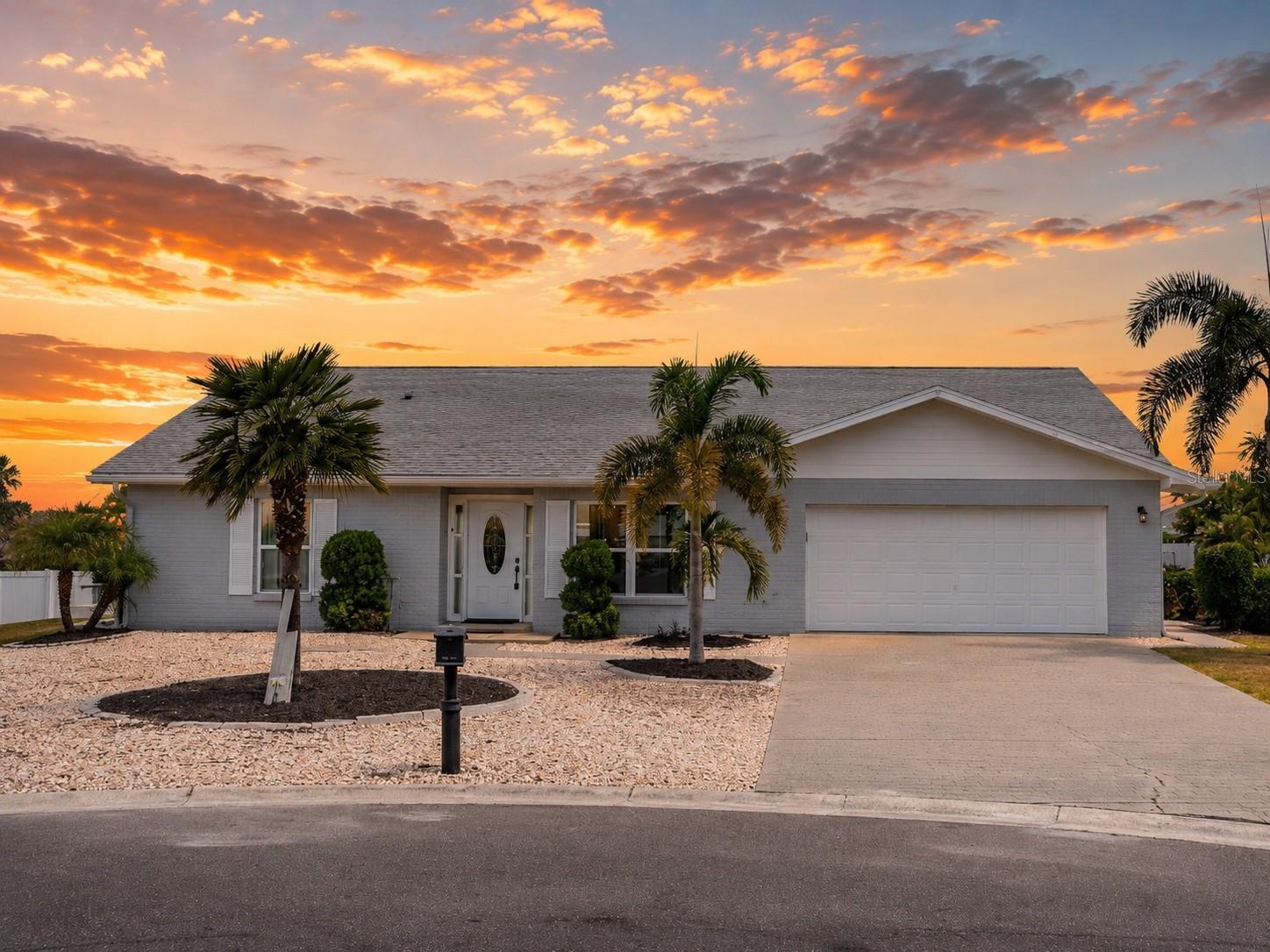 Photo of 805 LEISEY CIRCLE RUSKIN FL 33570