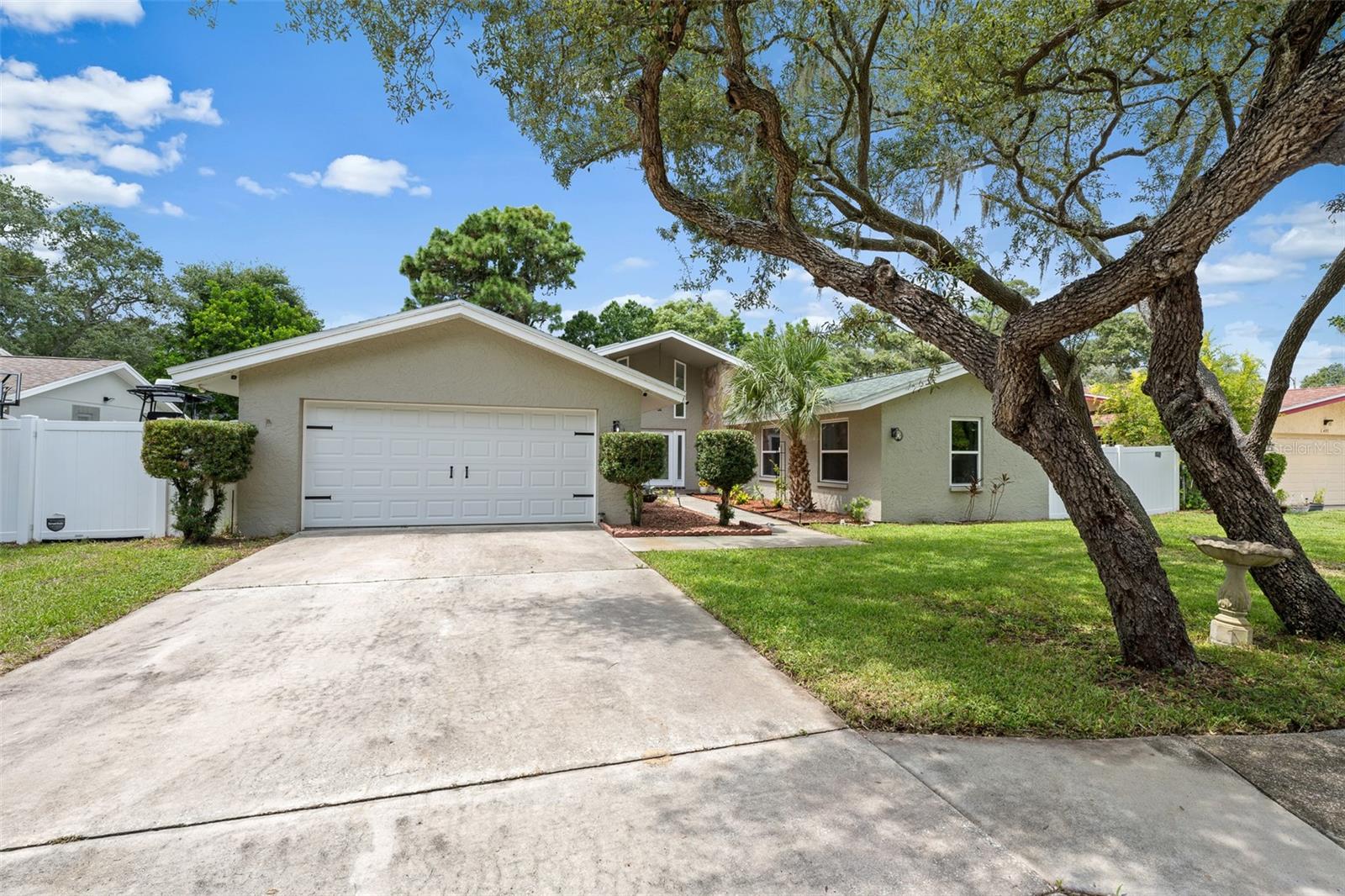 Photo of 425 WAYFARER COURT TARPON SPRINGS FL 34689