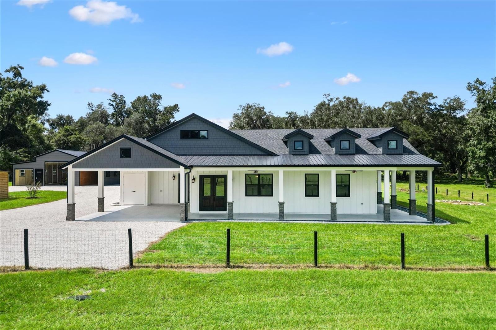 Photo of 2540 NE 77TH ROAD WILDWOOD FL 34785