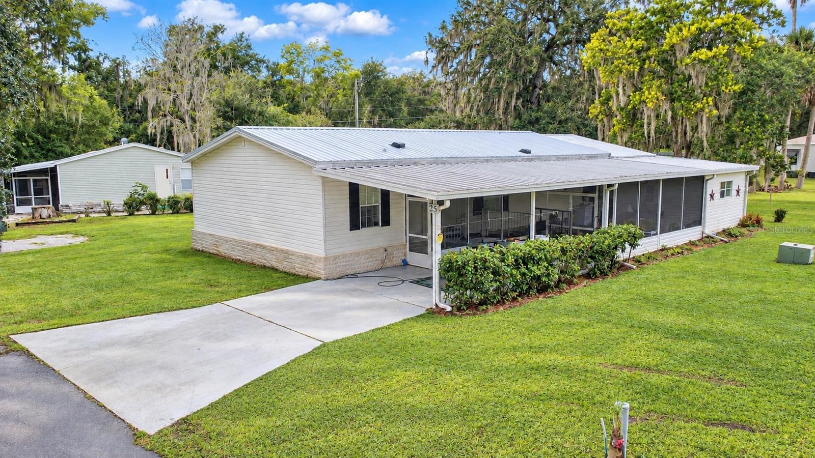 Photo of 25 CANAL WAY LAKE PANASOFFKEE FL 33538