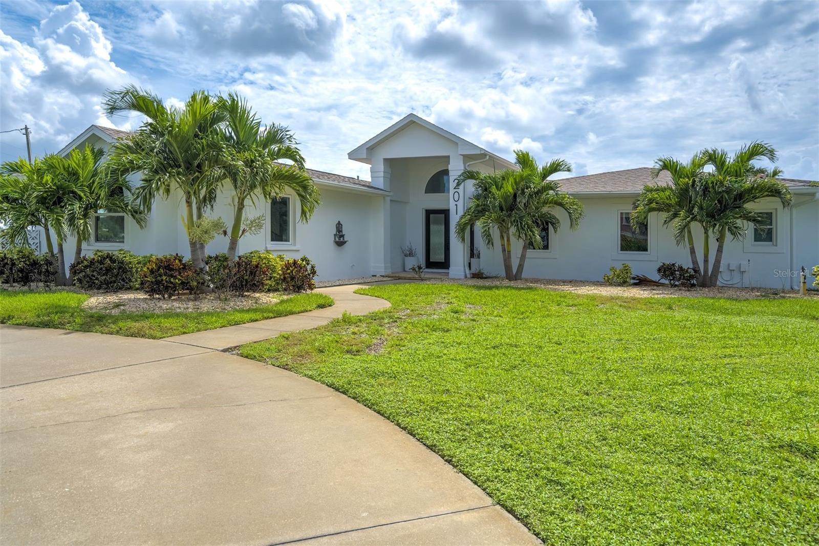 Photo of 201 DRIFTWOOD LANE LARGO FL 33770