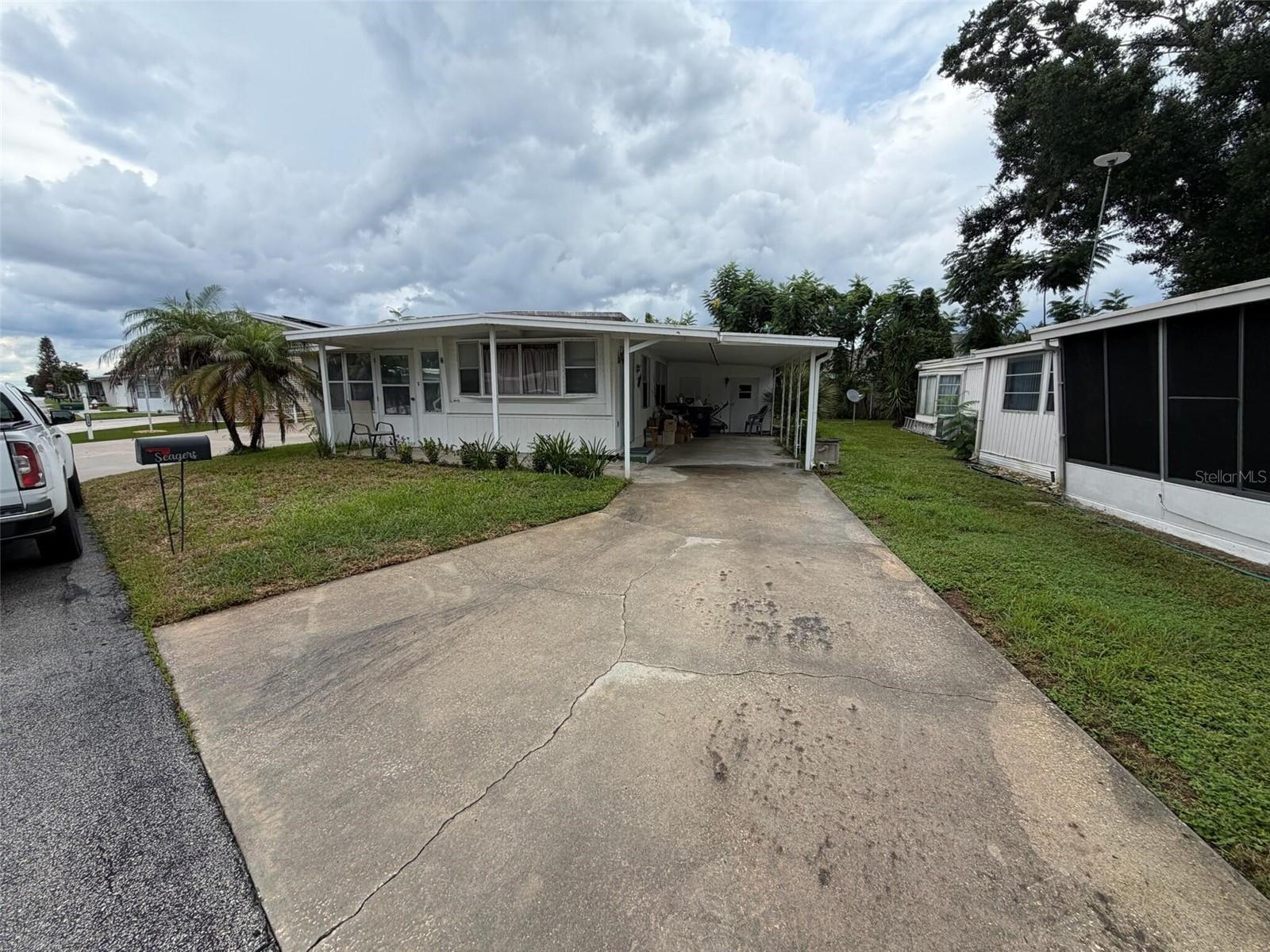 Photo of 112 HOLIDAY LANE AUBURNDALE FL 33823