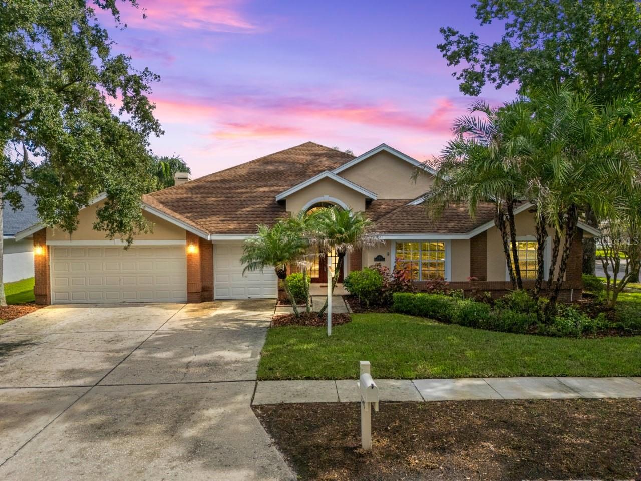 Photo of 8746 TANTALLON CIRCLE TAMPA FL 33647