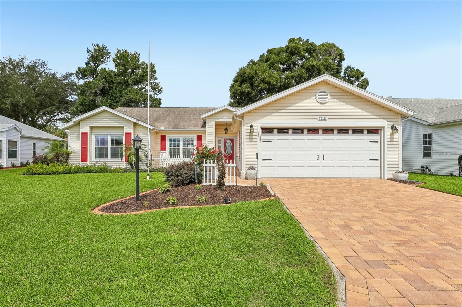 Photo of 25121 MERIWEATHER ROAD LEESBURG FL 34748