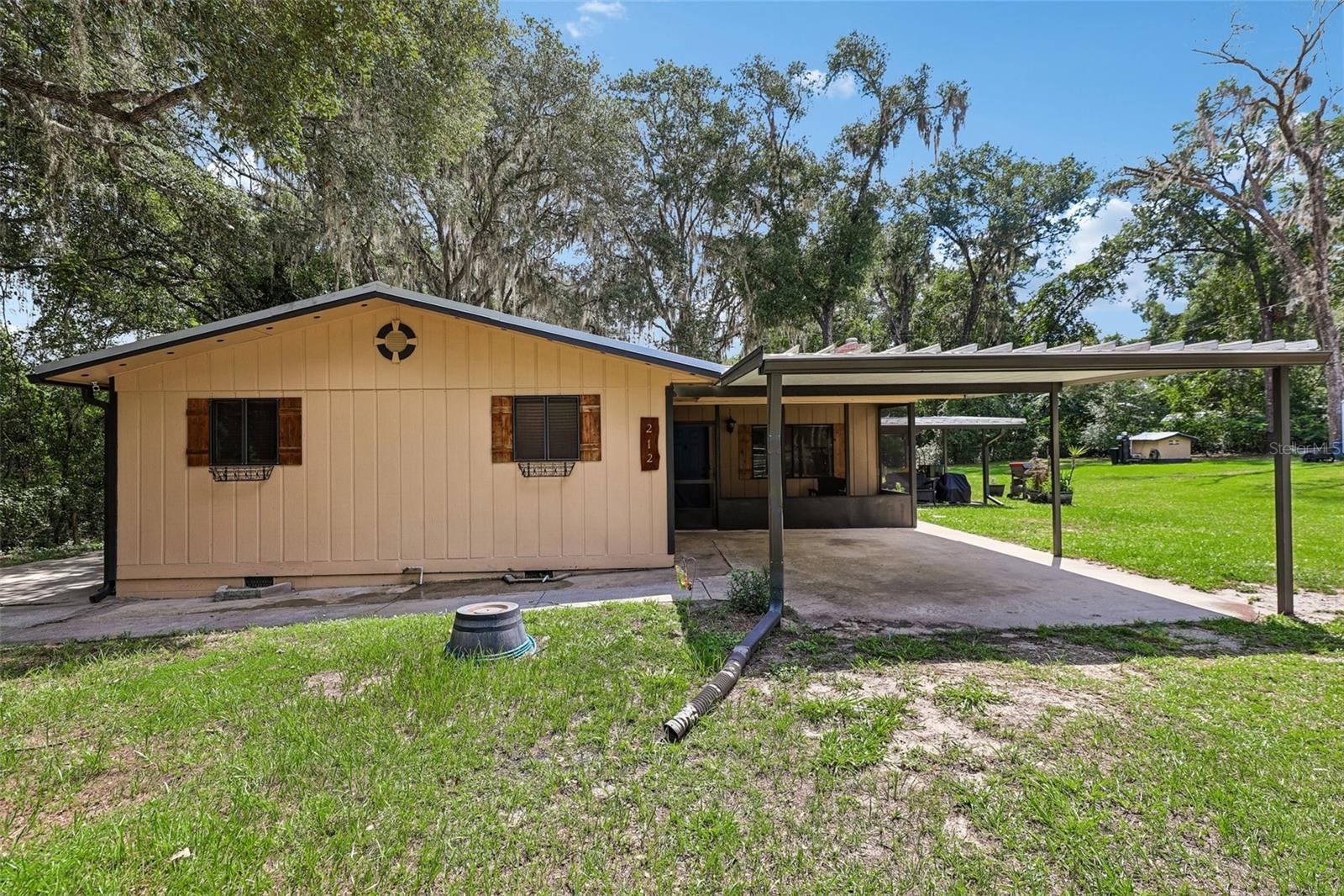 Photo of 212 DOGWOOD DRIVE INTERLACHEN FL 32148