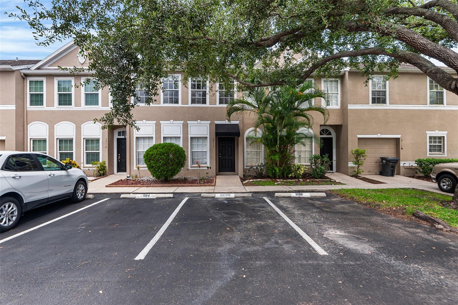 Photo of 10114 FARMINGDALE PLACE TAMPA FL 33624