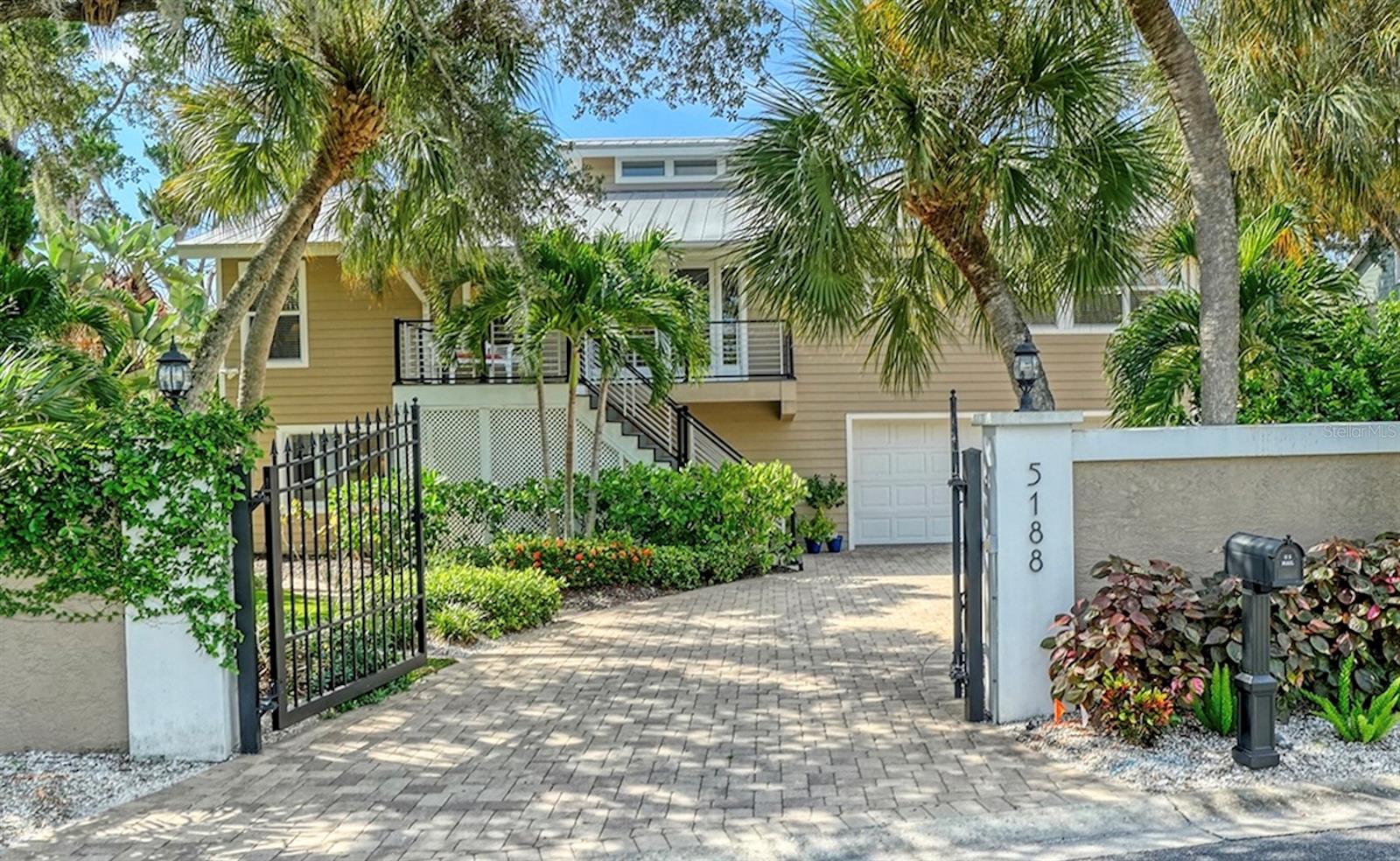 Photo of 5188 SIESTA WOODS DRIVE SARASOTA FL 34242