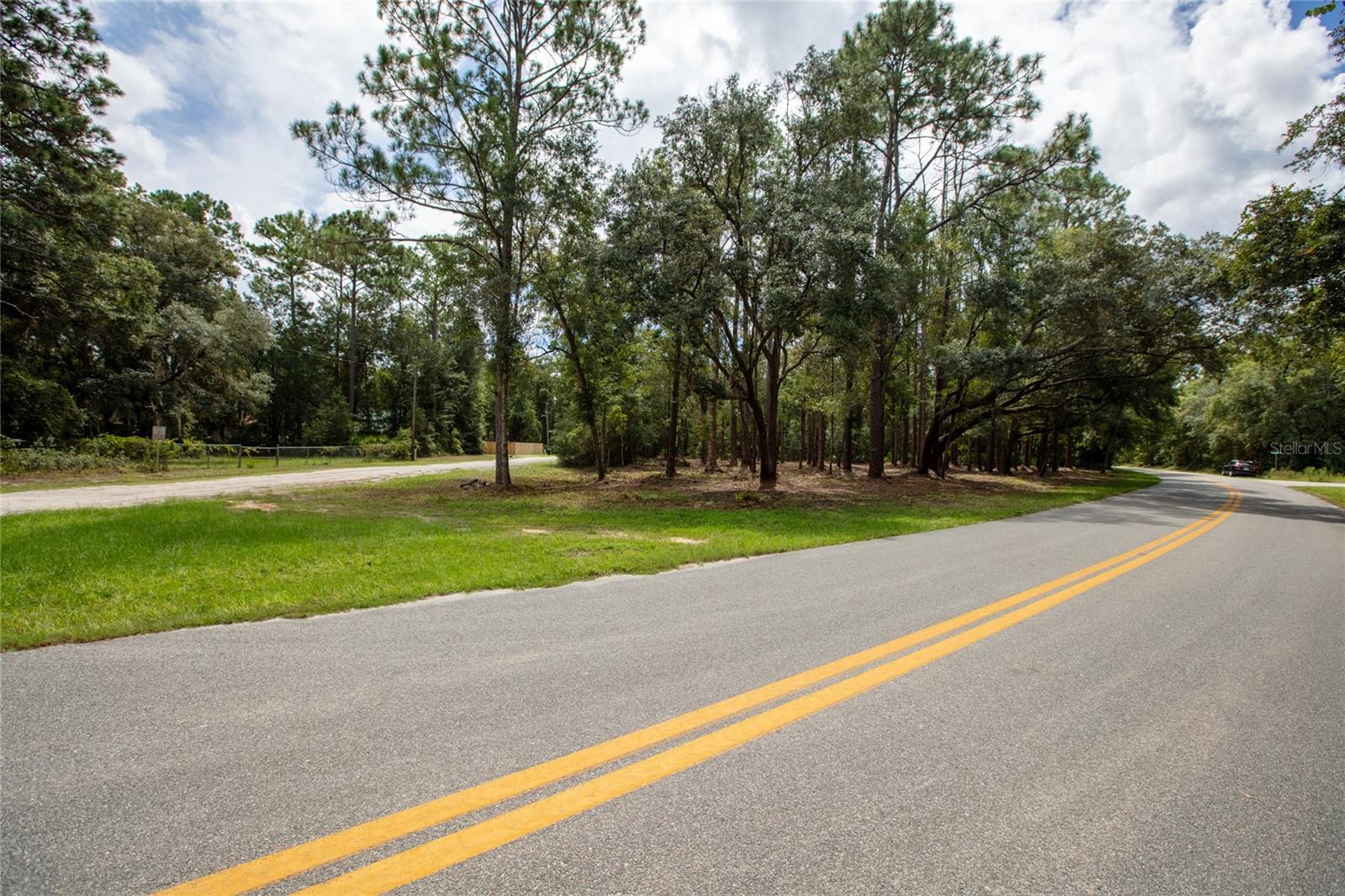 Photo of W HILLSBOROUGH AVENUE FLORAHOME FL 32140