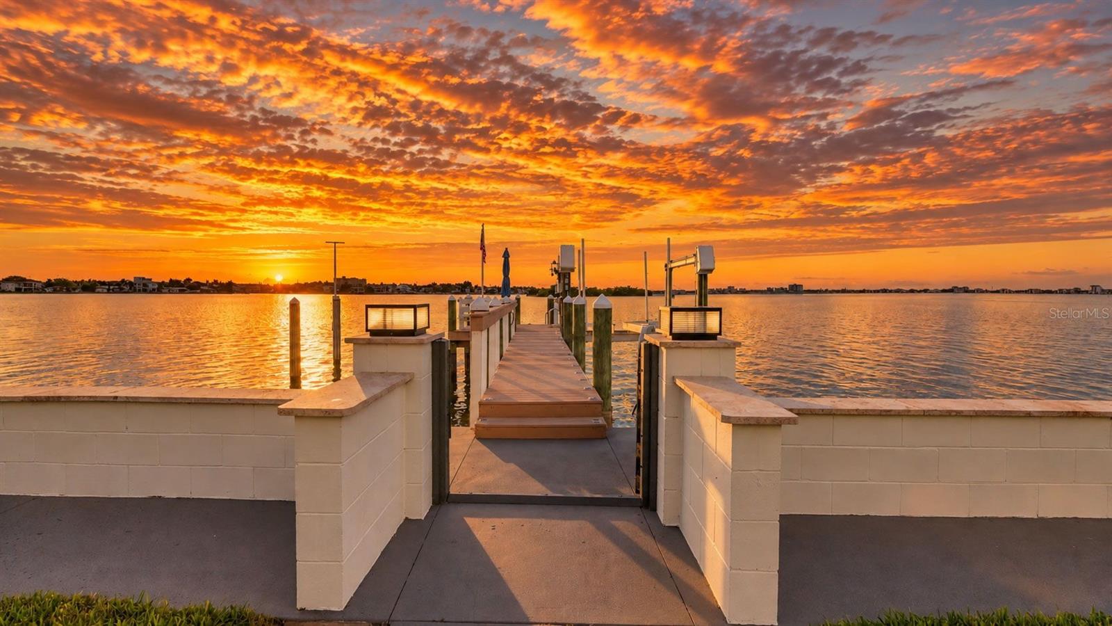 Photo of 7008 S SHORE DRIVE SOUTH PASADENA FL 33707