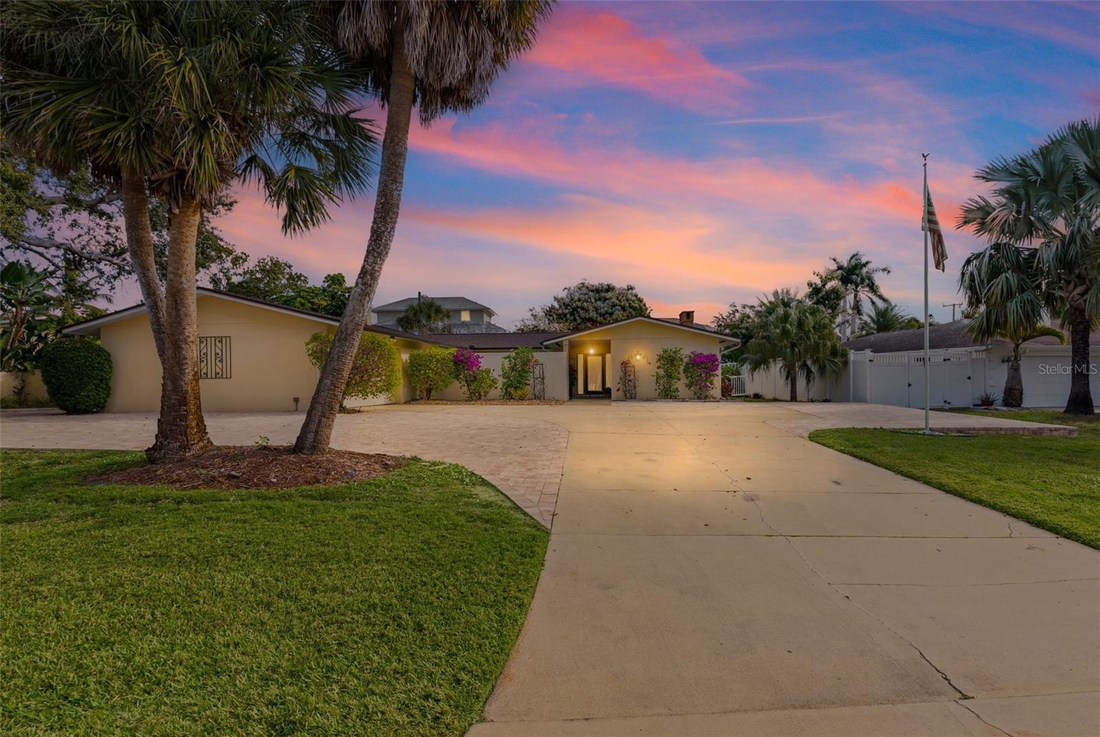 Photo of 7215 WESTMORELAND DRIVE SARASOTA FL 34243