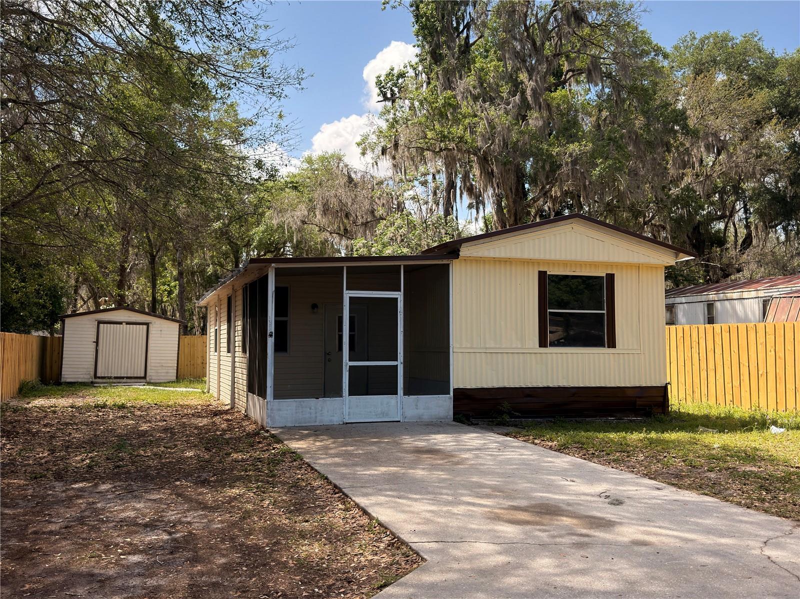 Photo of 1583 CR 435 LAKE PANASOFFKEE FL 33538