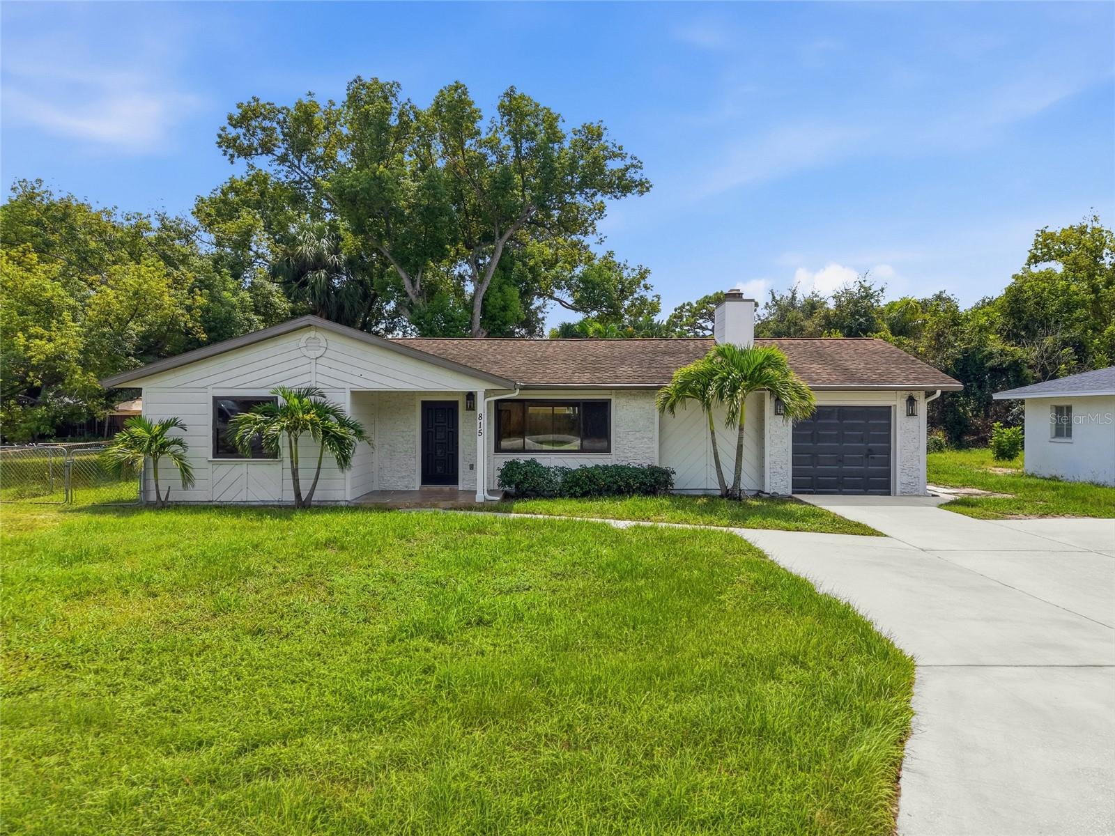 Photo of 815 POINSETTIA AVENUE TARPON SPRINGS FL 34689