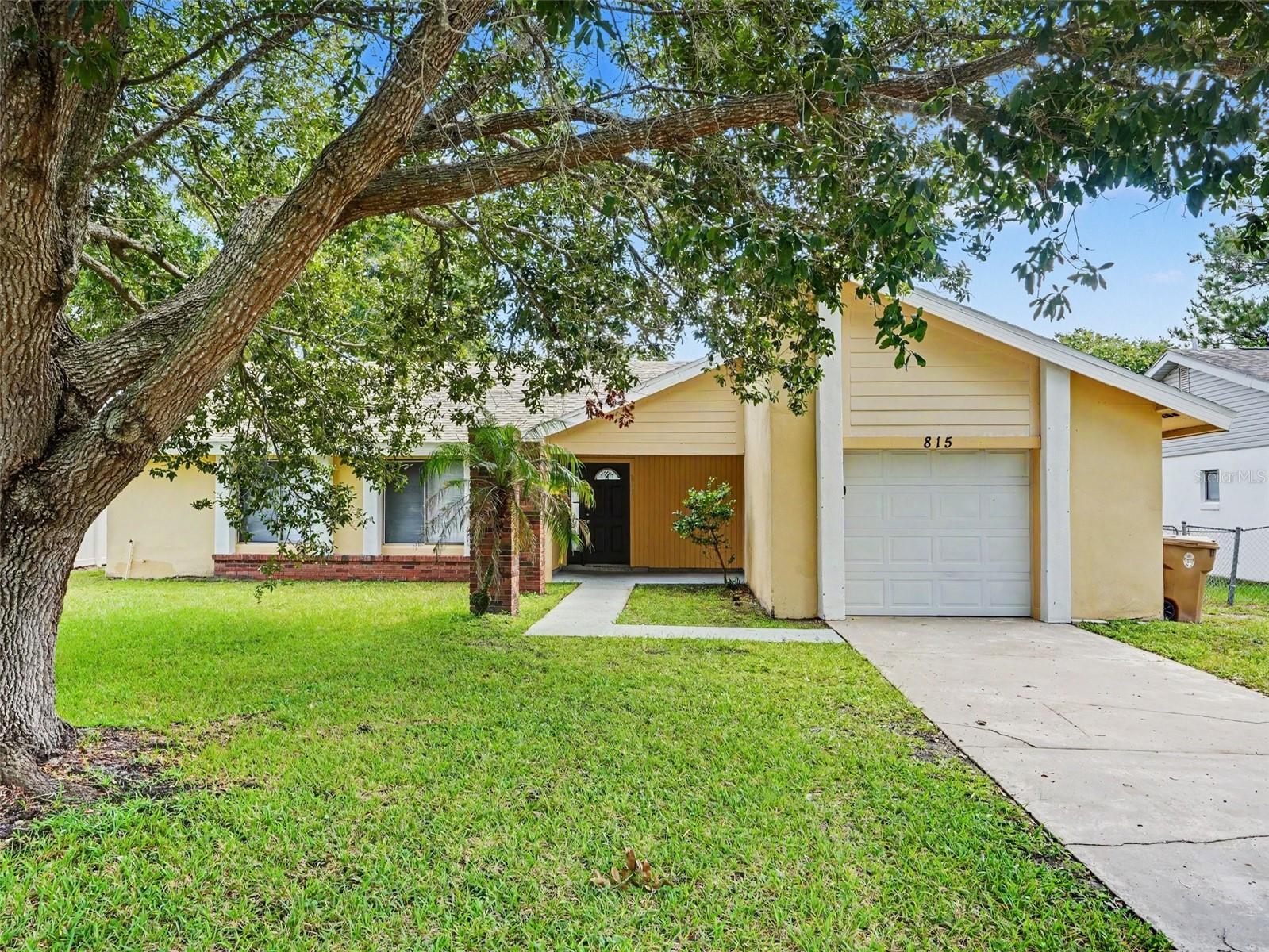 Photo of 815 E FLAG LANE KISSIMMEE FL 34759