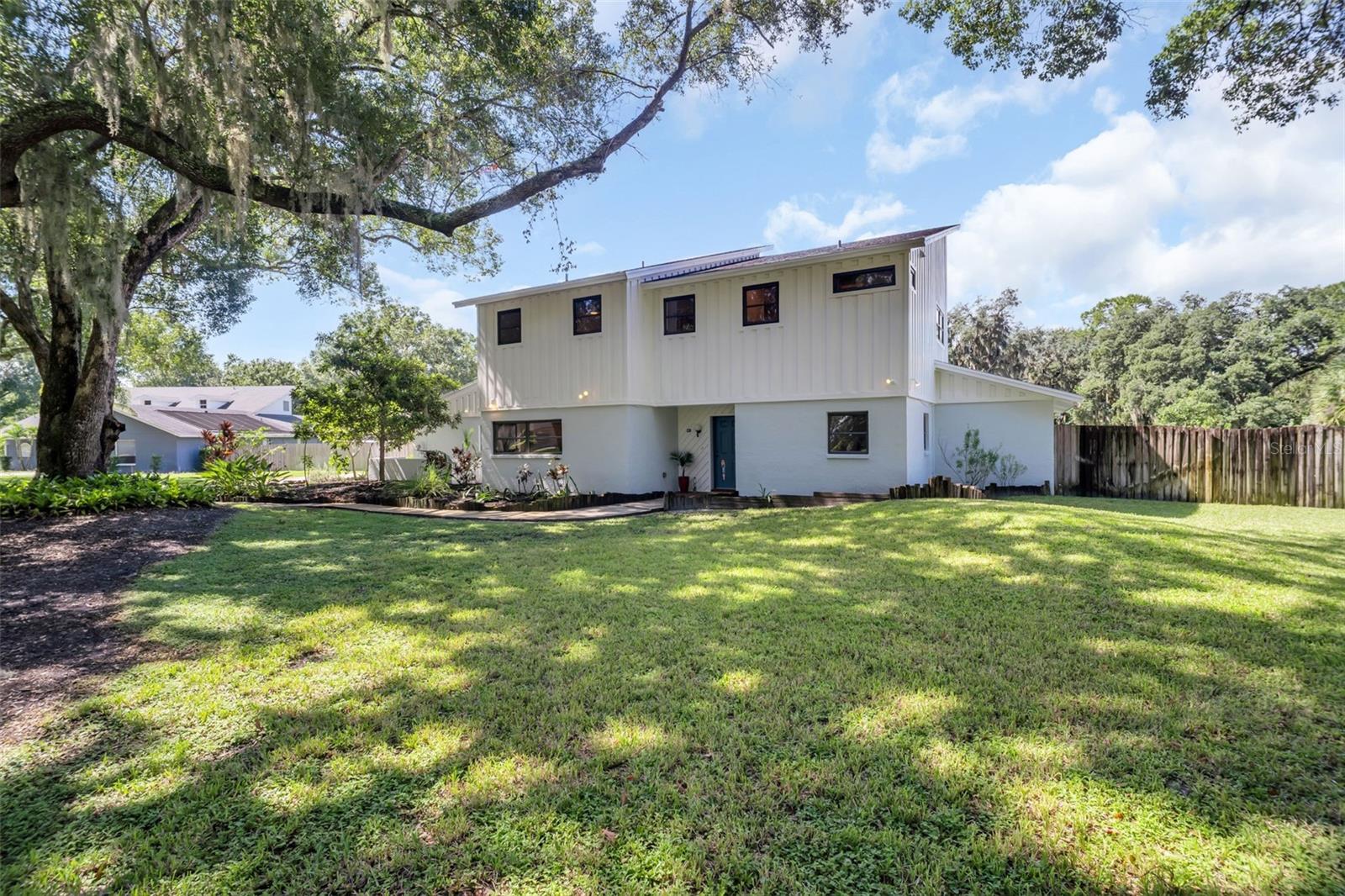Photo of 810 WARREN ROAD LUTZ FL 33548