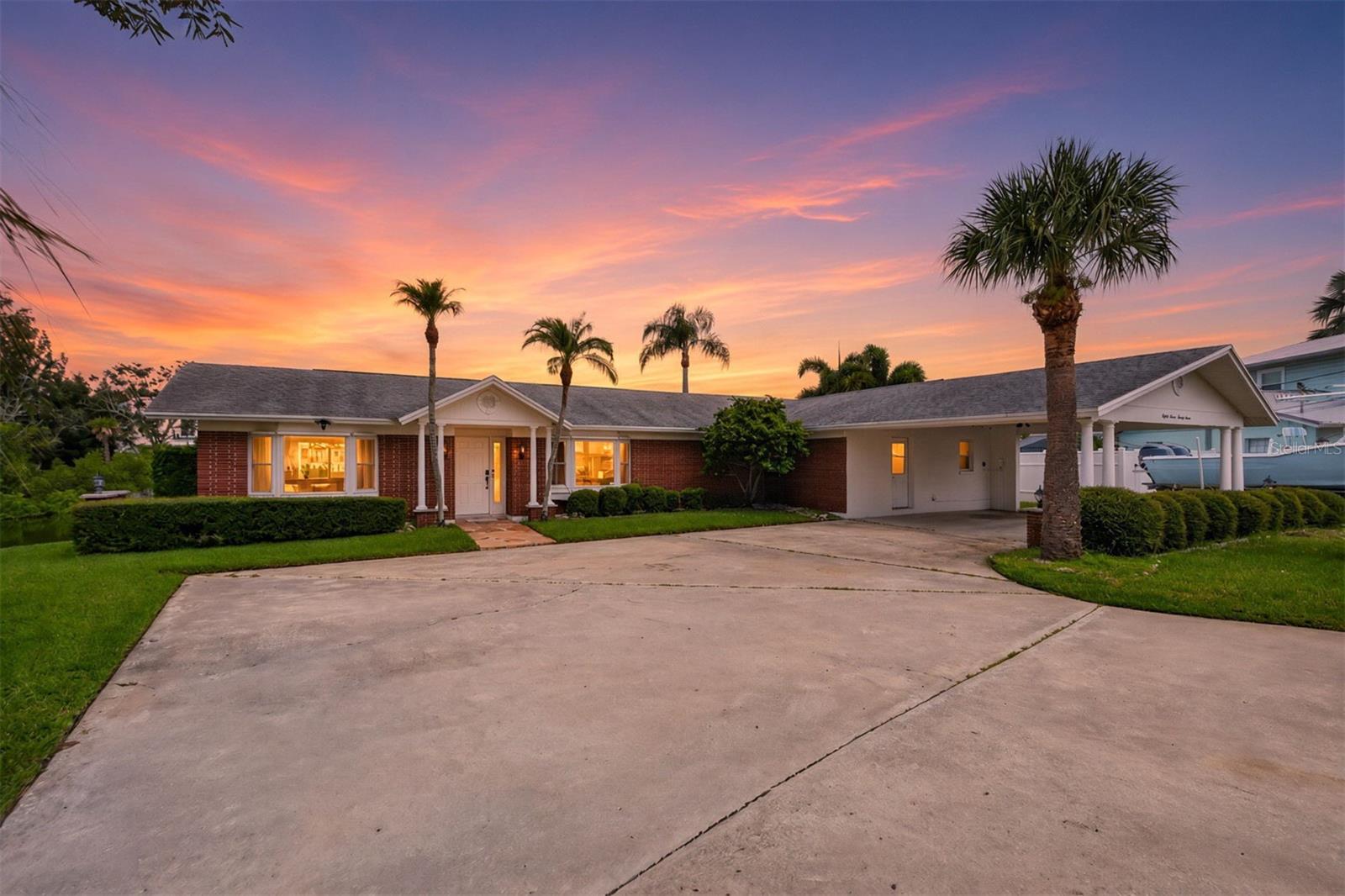 Photo of 8727 BAY CREST LANE TAMPA FL 33615