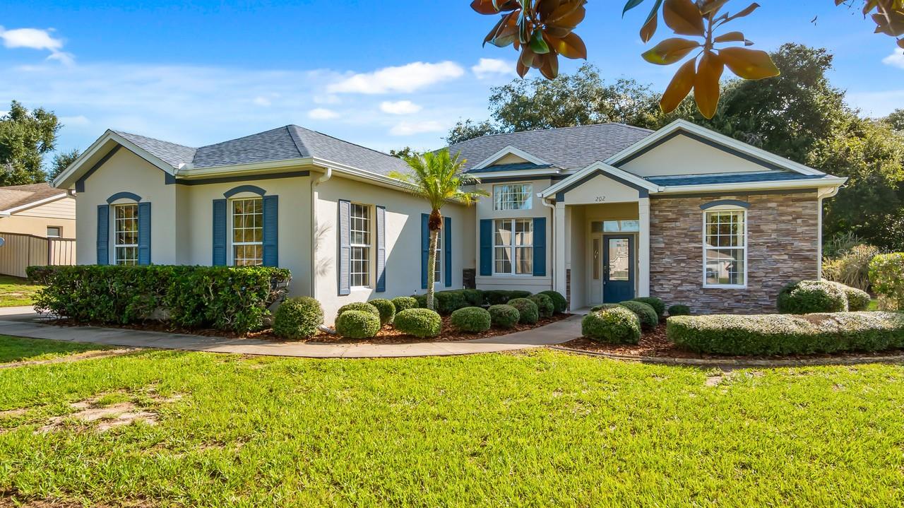 Photo of 202 N DIXIE DRIVE HOWEY IN THE HILLS FL 34737