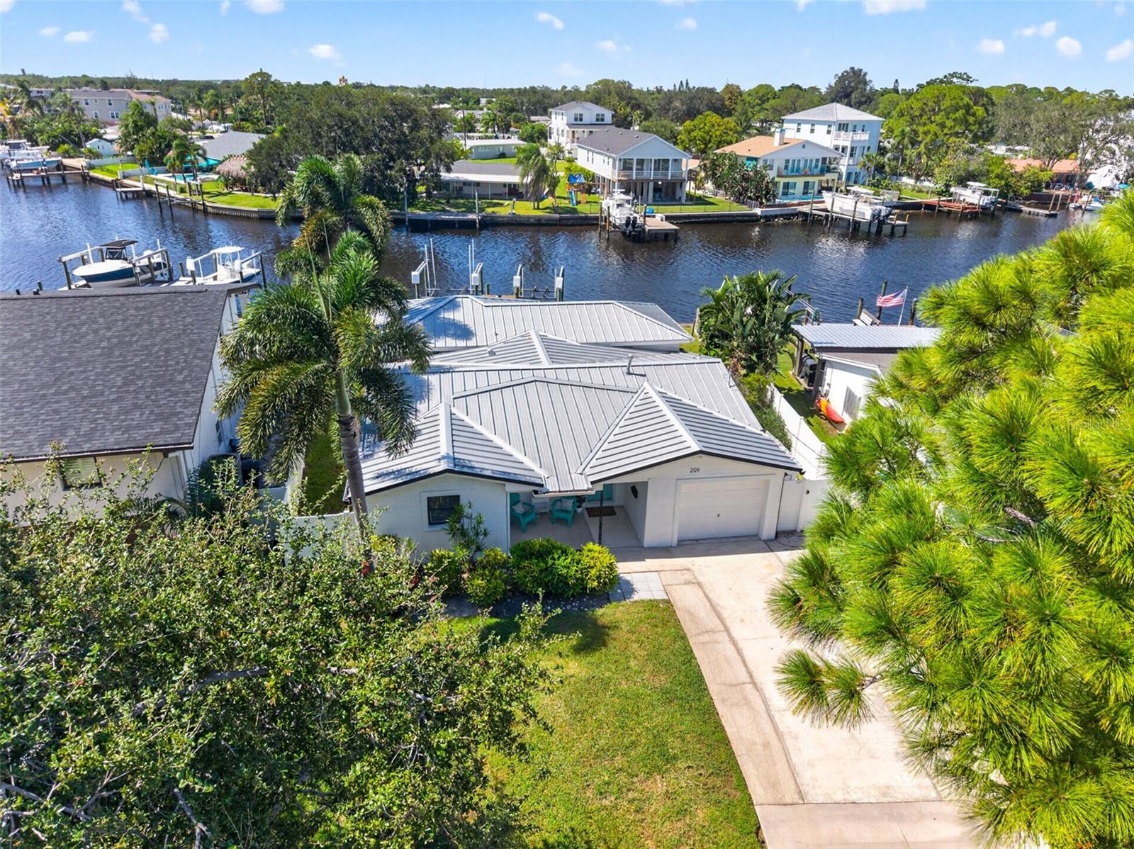 Photo of 209 TALLAHASSEE DRIVE ST PETERSBURG FL 33702