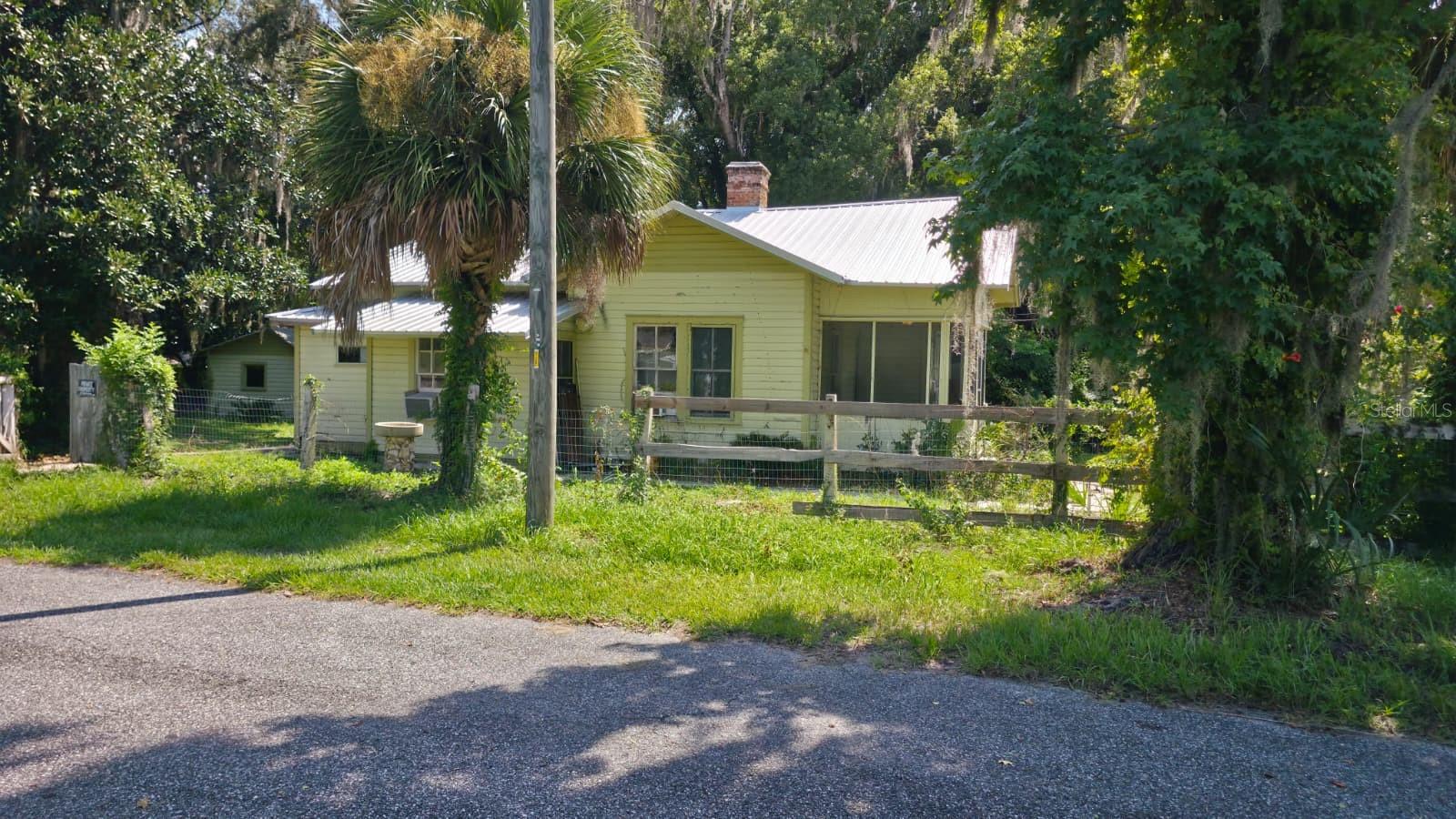 Photo of 310 E NOBLE AVENUE BUSHNELL FL 33513