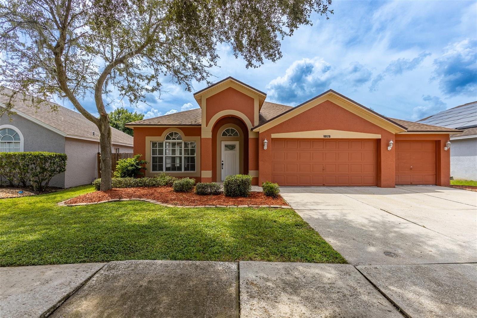 Photo of 18120 PALM BREEZE DRIVE TAMPA FL 33647