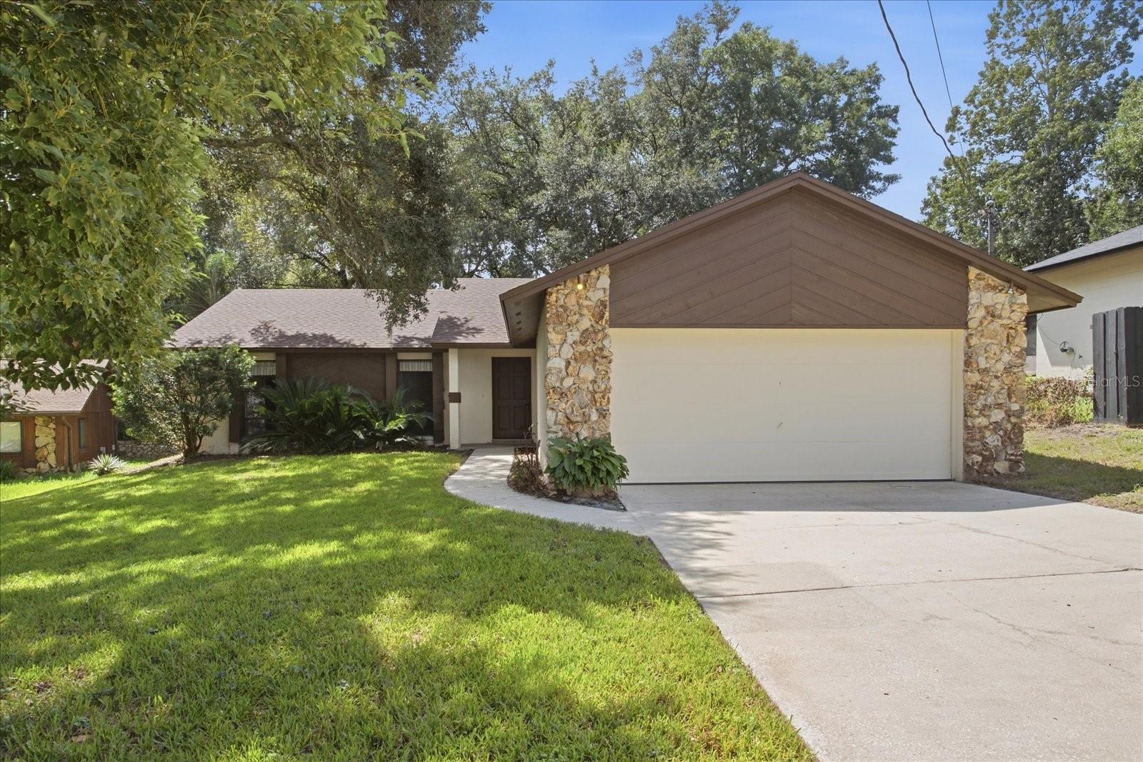 Photo of 528 E HILLCREST STREET ALTAMONTE SPRINGS FL 32701