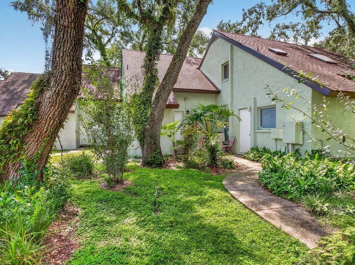Photo of 5627 ASHLEY OAKS DRIVE #2 TAMPA FL 33617