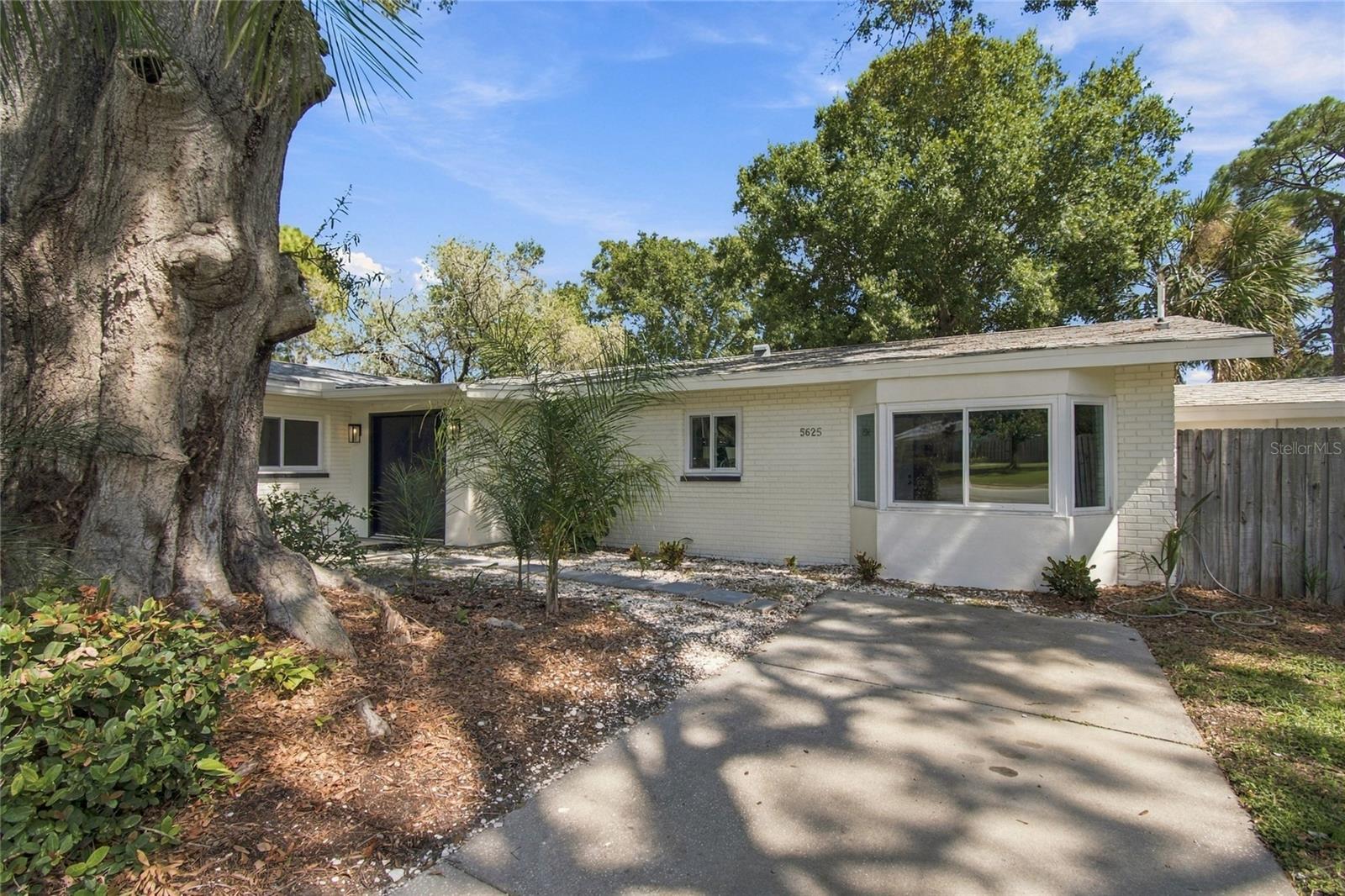Photo of 5625 ATLANTIC AVENUE ST PETERSBURG FL 33703