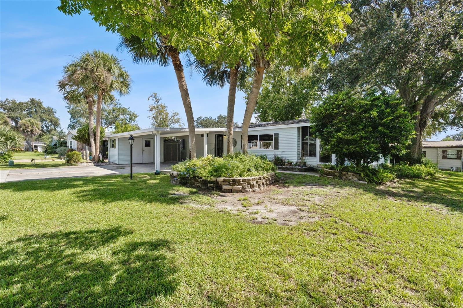Photo of 25040 BETTON HILL LEESBURG FL 34748
