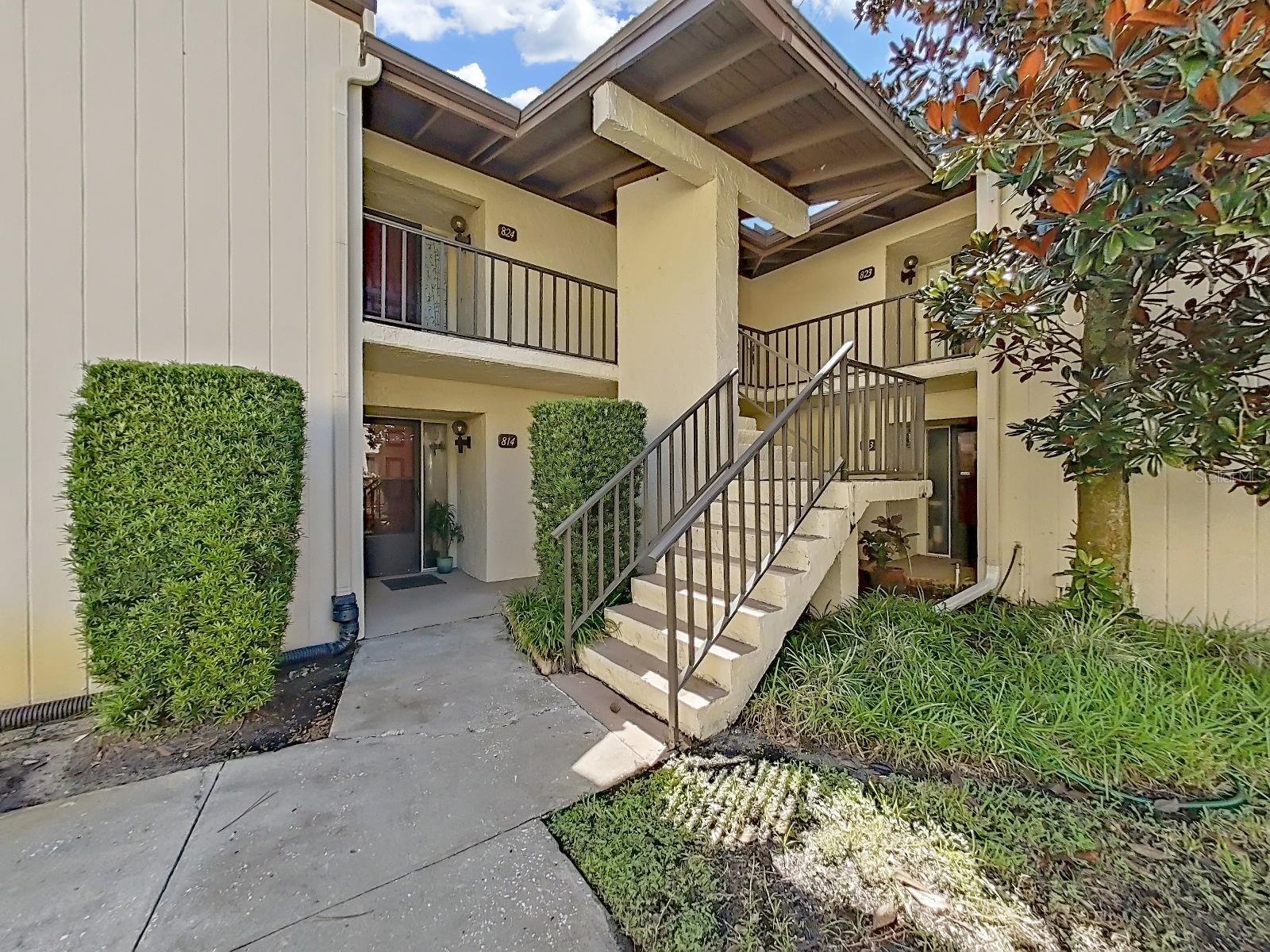 Photo of 700 STARKEY ROAD #824 LARGO FL 33771