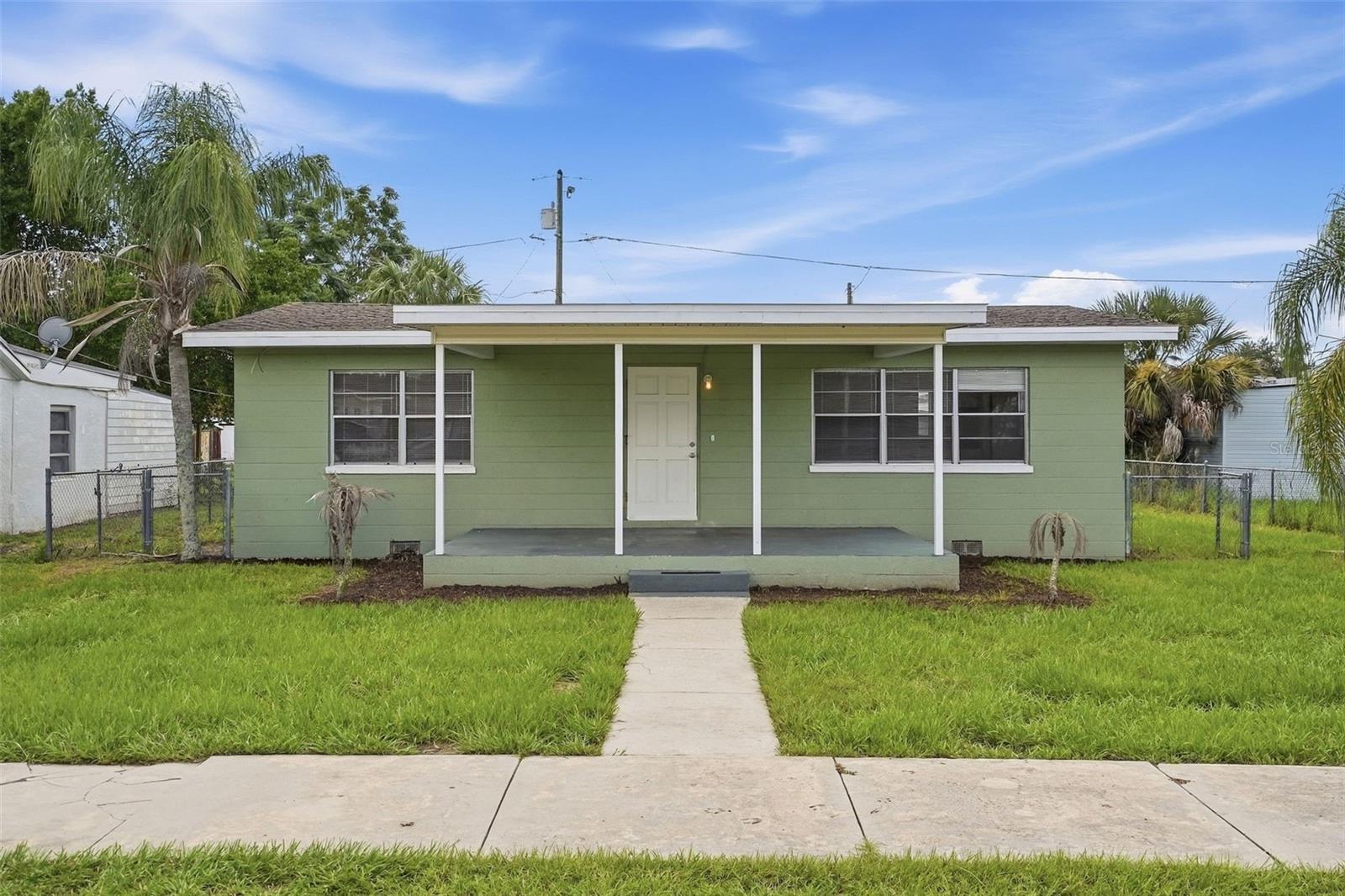 Photo of 210 E MERRILL AVENUE DUNDEE FL 33838