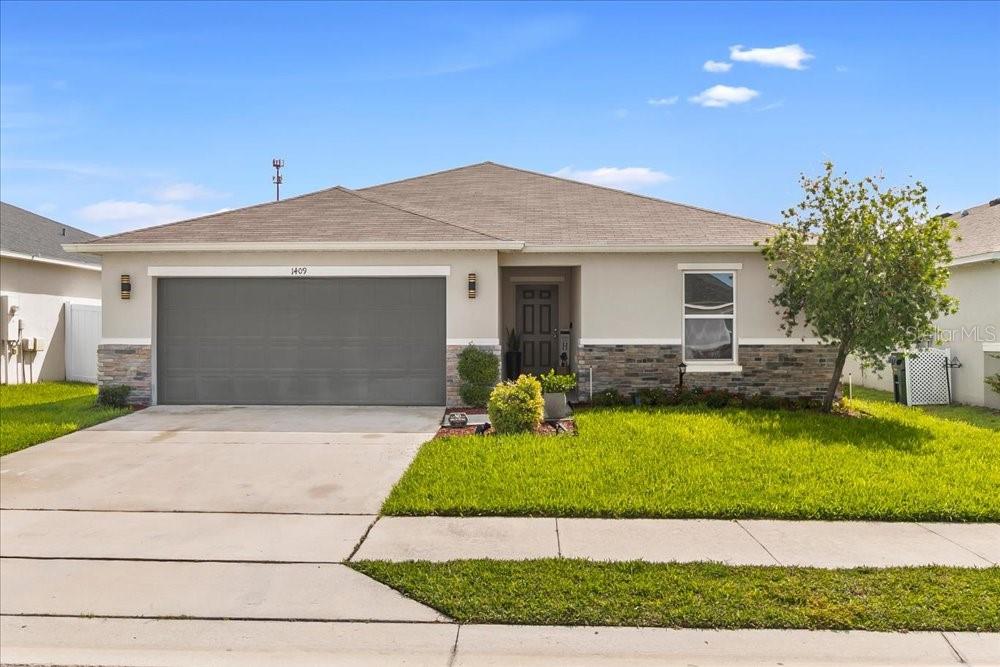 Photo of 1409 MATTIE POINTE LANE AUBURNDALE FL 33823