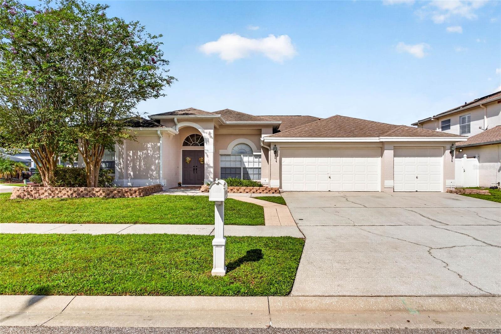 Photo of 10007 VISTA POINTE DRIVE TAMPA FL 33635