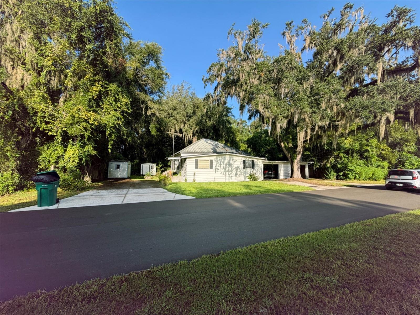 Photo of 323 S OLD WIRE ROAD WILDWOOD FL 34785