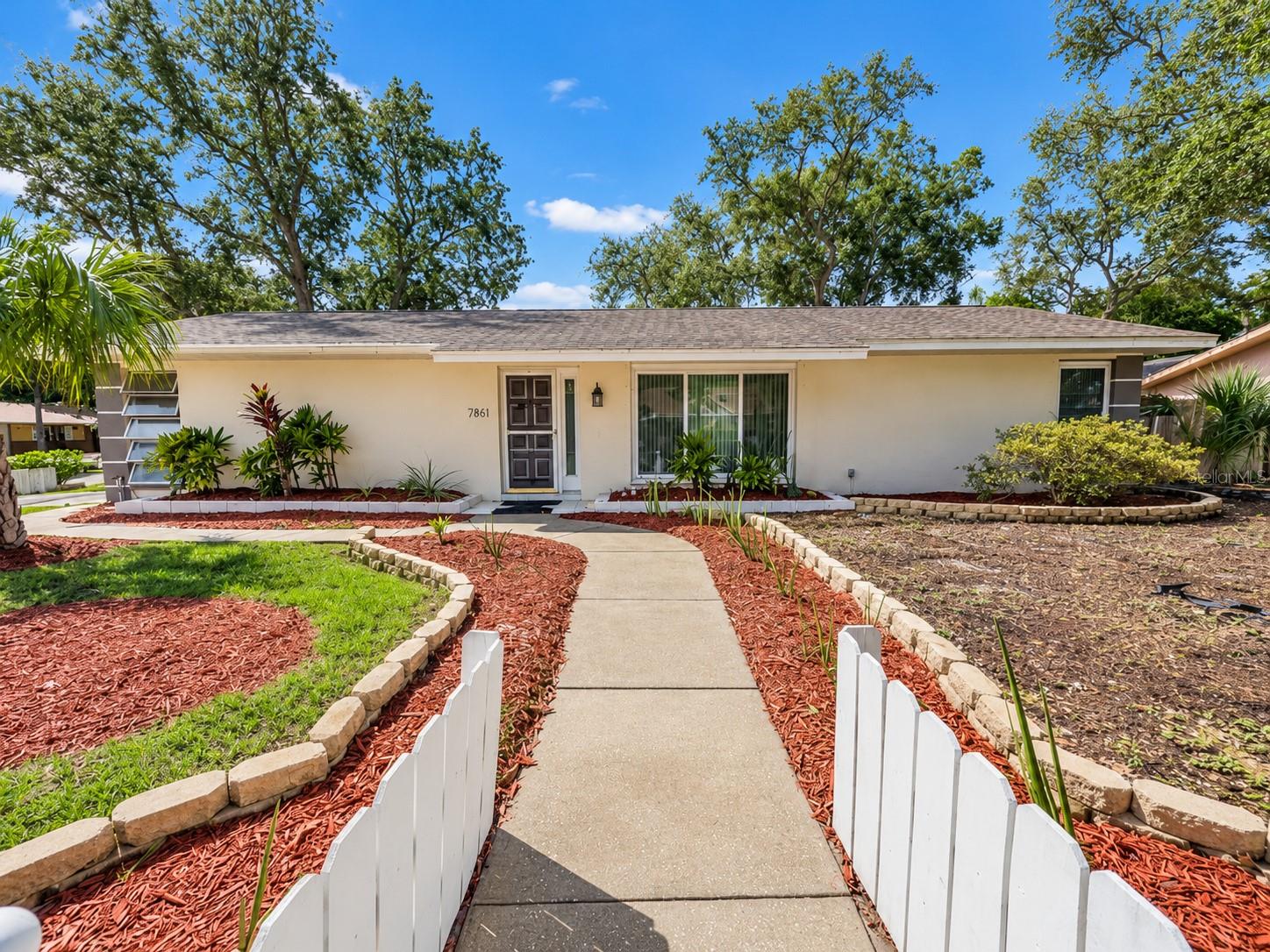 Photo of 1000 ROSETREE LANE TARPON SPRINGS FL 34689