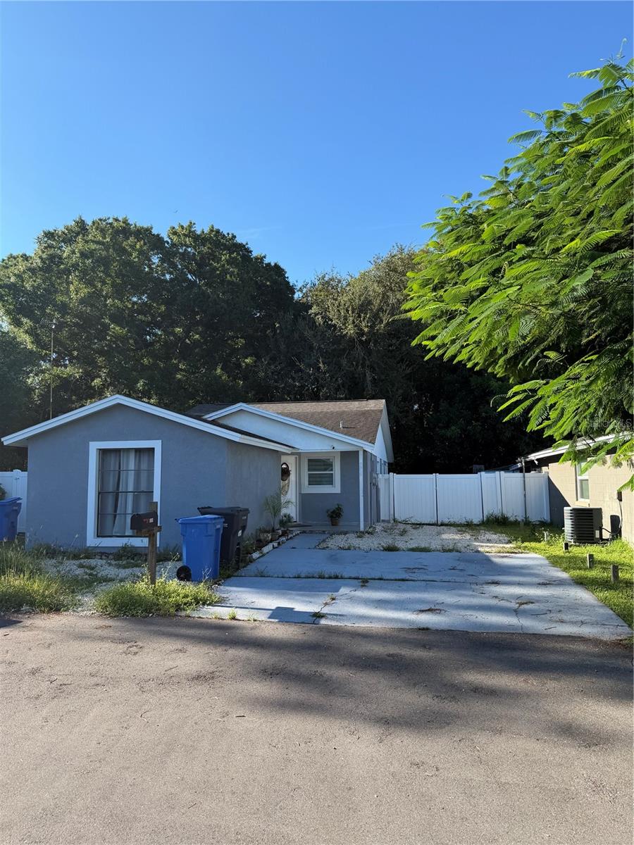 Photo of 8904 ROSEBANK COURT TAMPA FL 33615