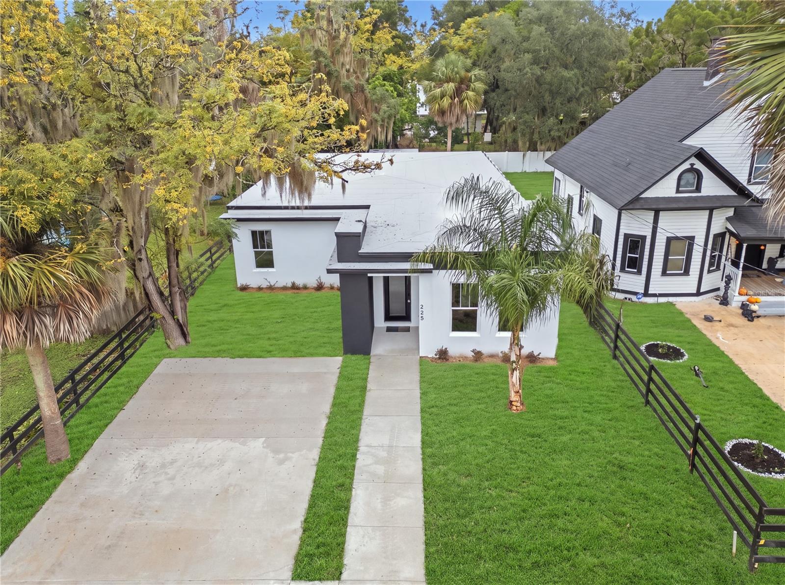 Photo of 225 E HYDE PARK AVENUE EUSTIS FL 32726