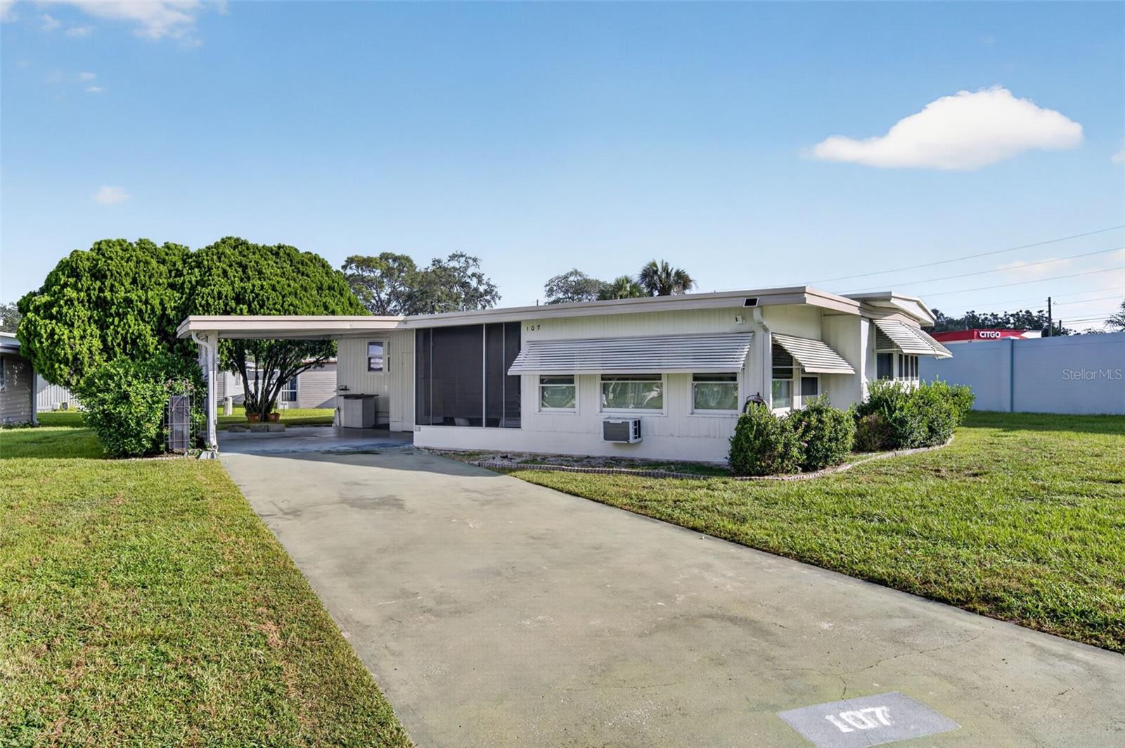 Photo of 107 DIAMOND HEAD DRIVE LEESBURG FL 34788