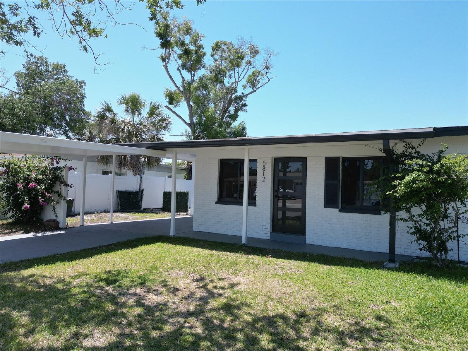 Photo of 5812 LIVERPOOL DRIVE TAMPA FL 33615